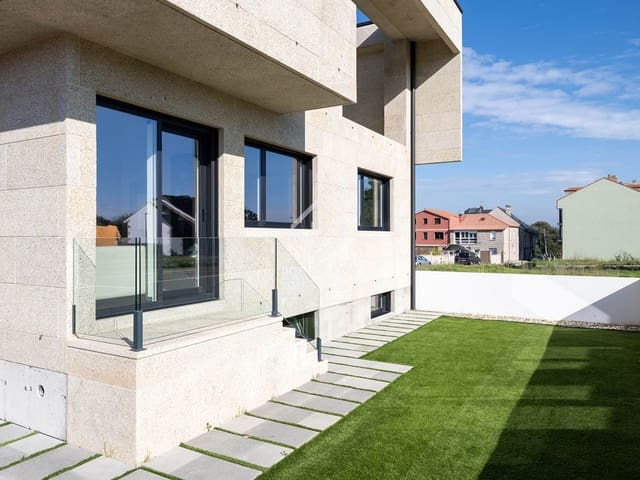 4 makuuhuone Huvila myytävänä paikassa A Illa de Arousa mukana 
autotalli - 600 000 € (Ref: 9331280)