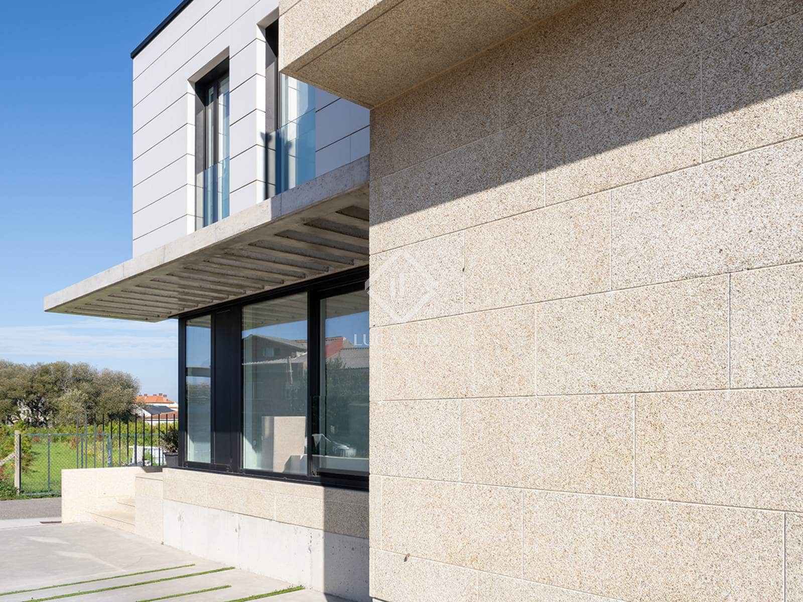 4 makuuhuone Huvila myytävänä paikassa A Illa de Arousa mukana 
autotalli - 600 000 € (Ref: 9331280)