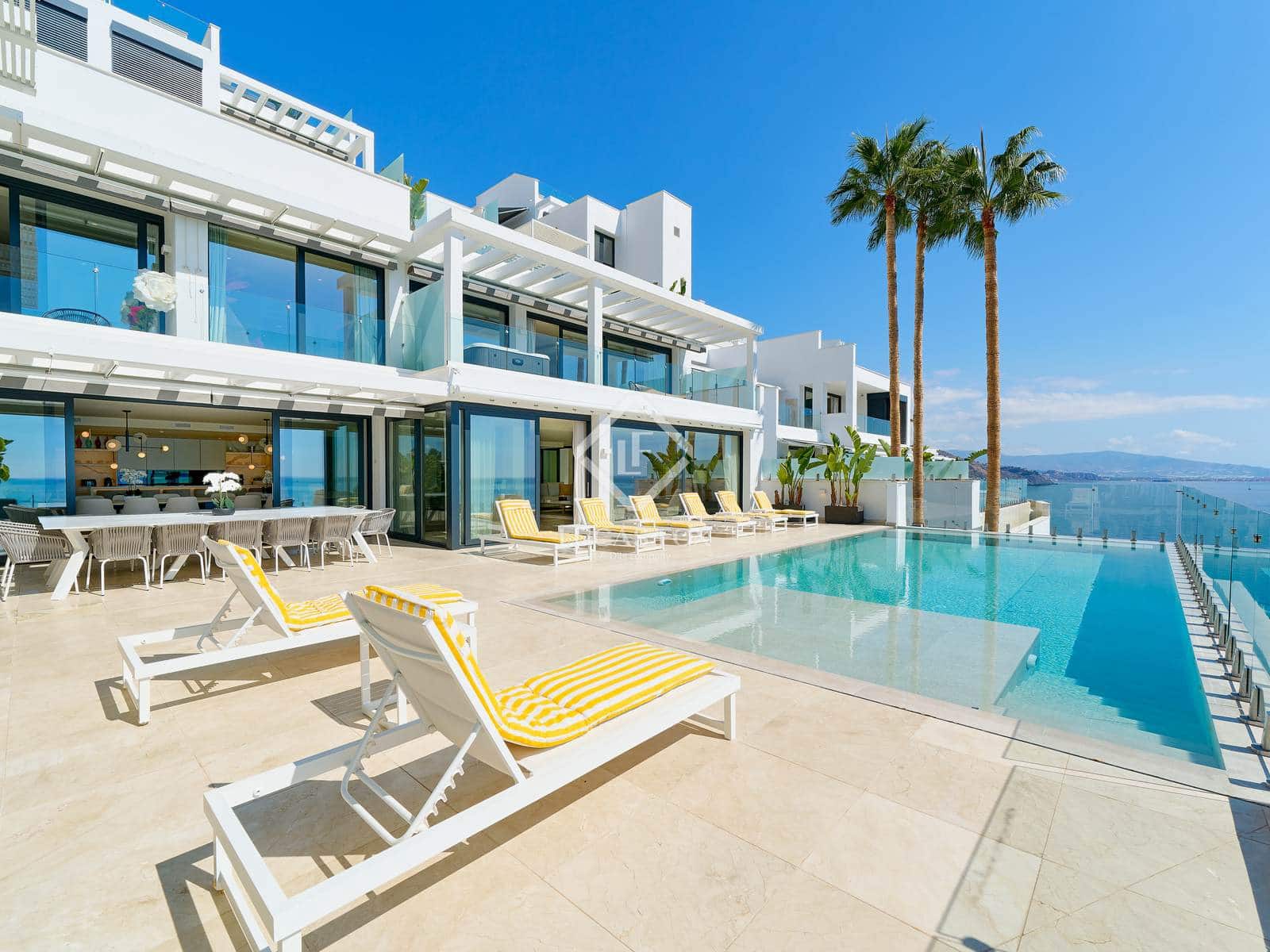 6 bedroom Villa for sale in Almunecar with pool garage - € 3,550,000 (Ref: 9331725)