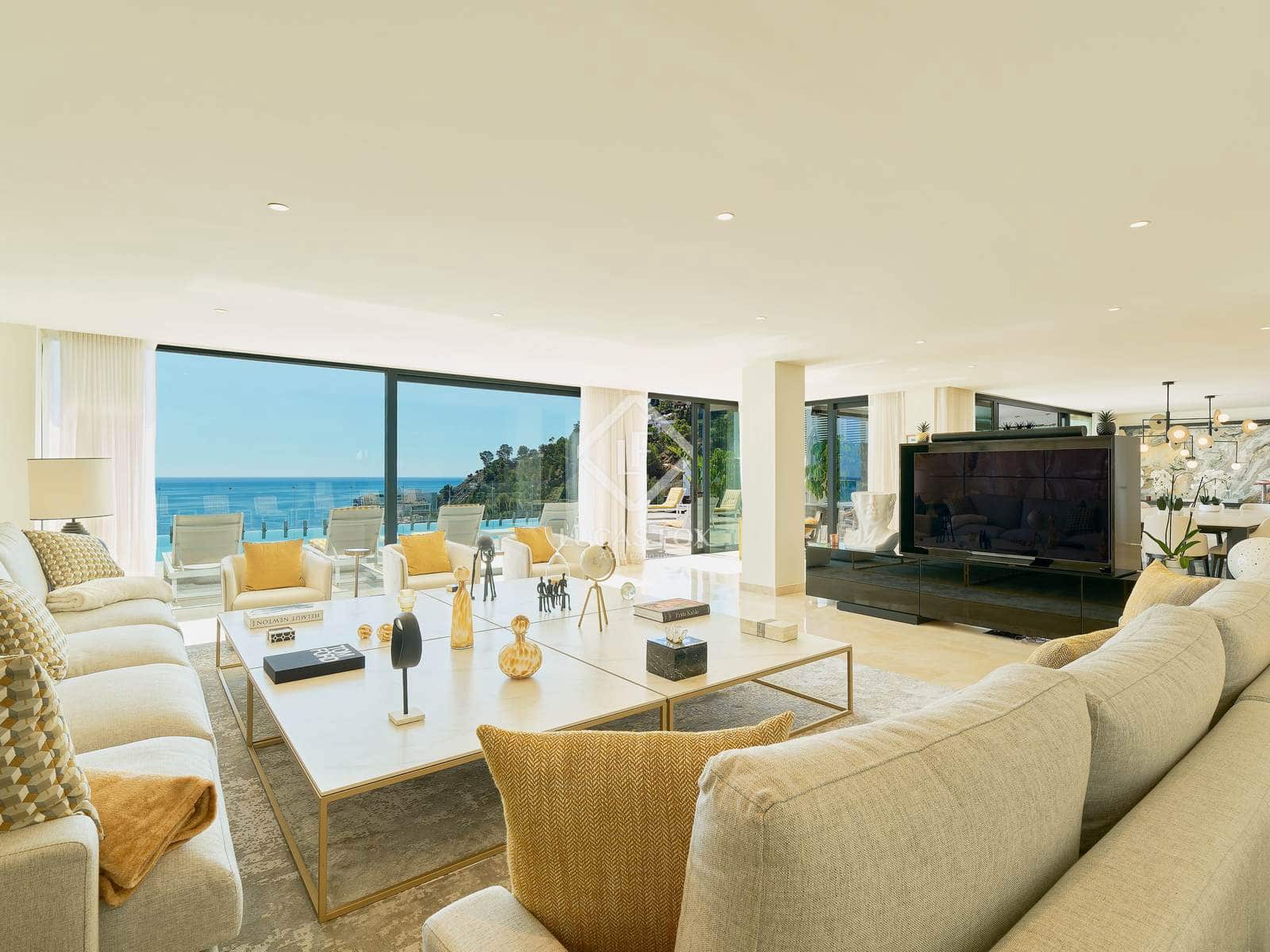 6 bedroom Villa for sale in Almunecar with pool garage - € 3,550,000 (Ref: 9331725)