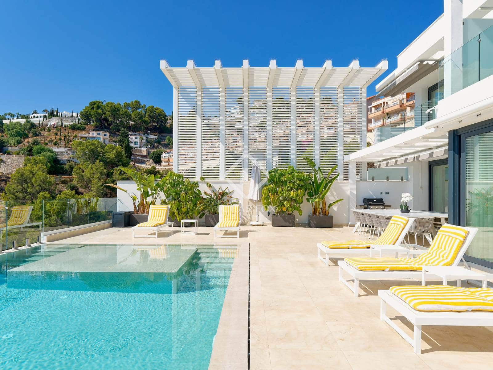 6 bedroom Villa for sale in Almunecar with pool garage - € 3,550,000 (Ref: 9331725)