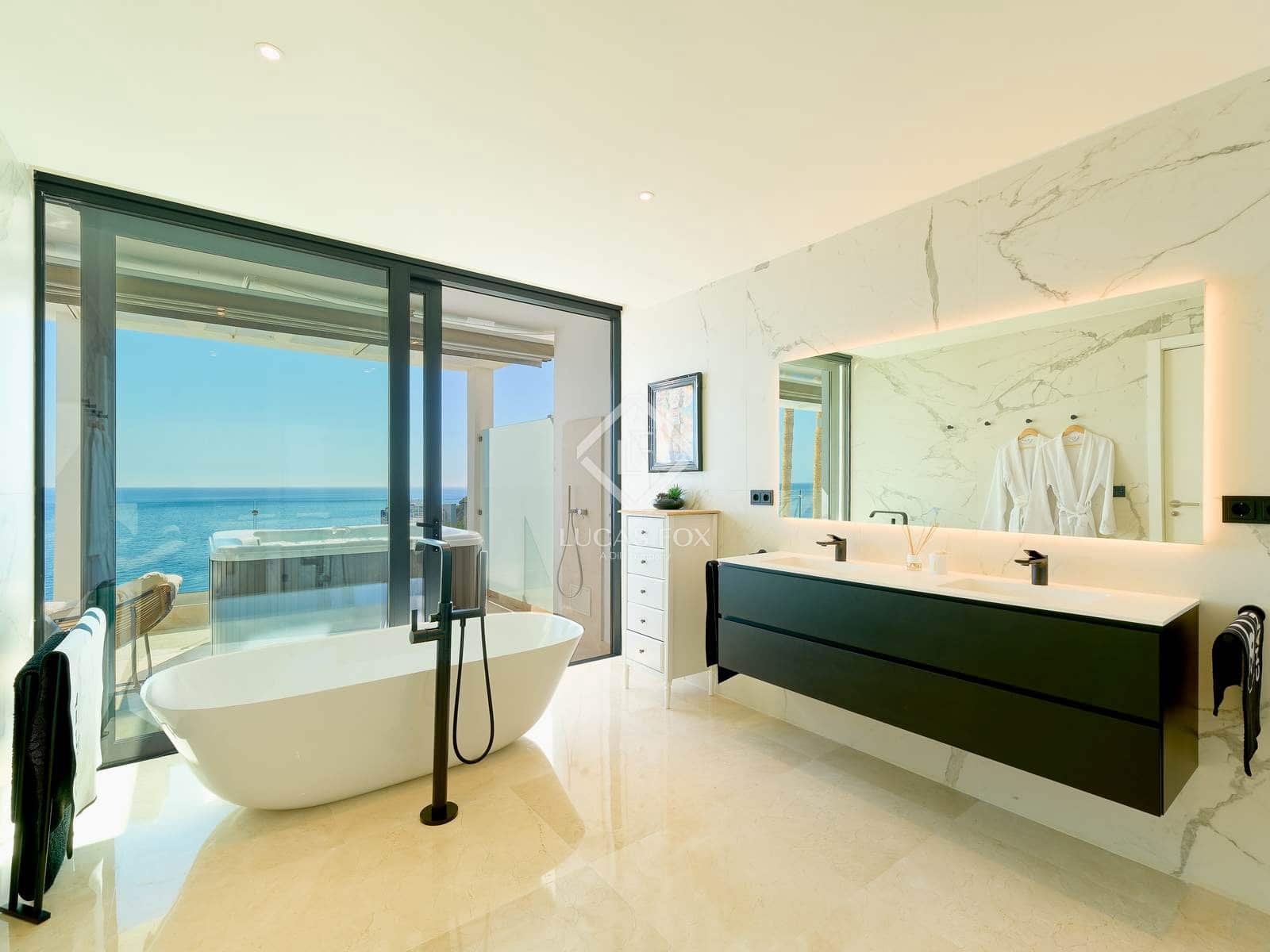 6 bedroom Villa for sale in Almunecar with pool garage - € 3,550,000 (Ref: 9331725)