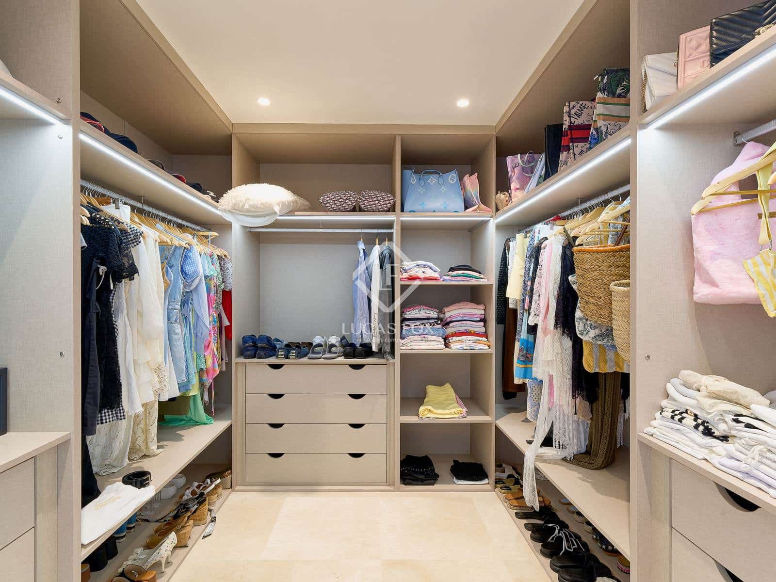 6 bedroom Villa for sale in Almunecar with pool garage - € 3,550,000 (Ref: 9331725)