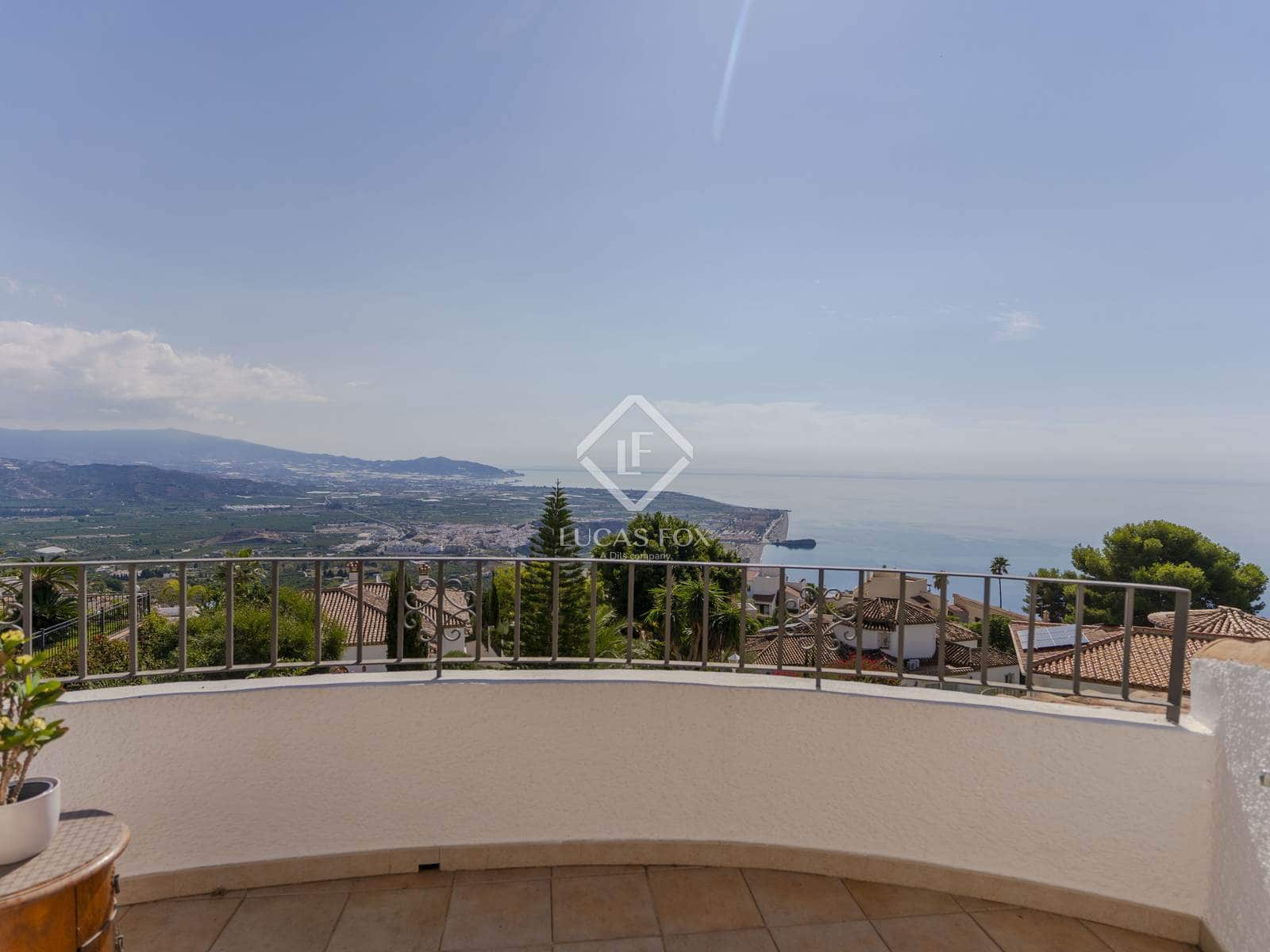 4 sypialnia Willa na sprzedaż w Salobrena z basenem garażem - 975 000 € (Ref: 9331731)