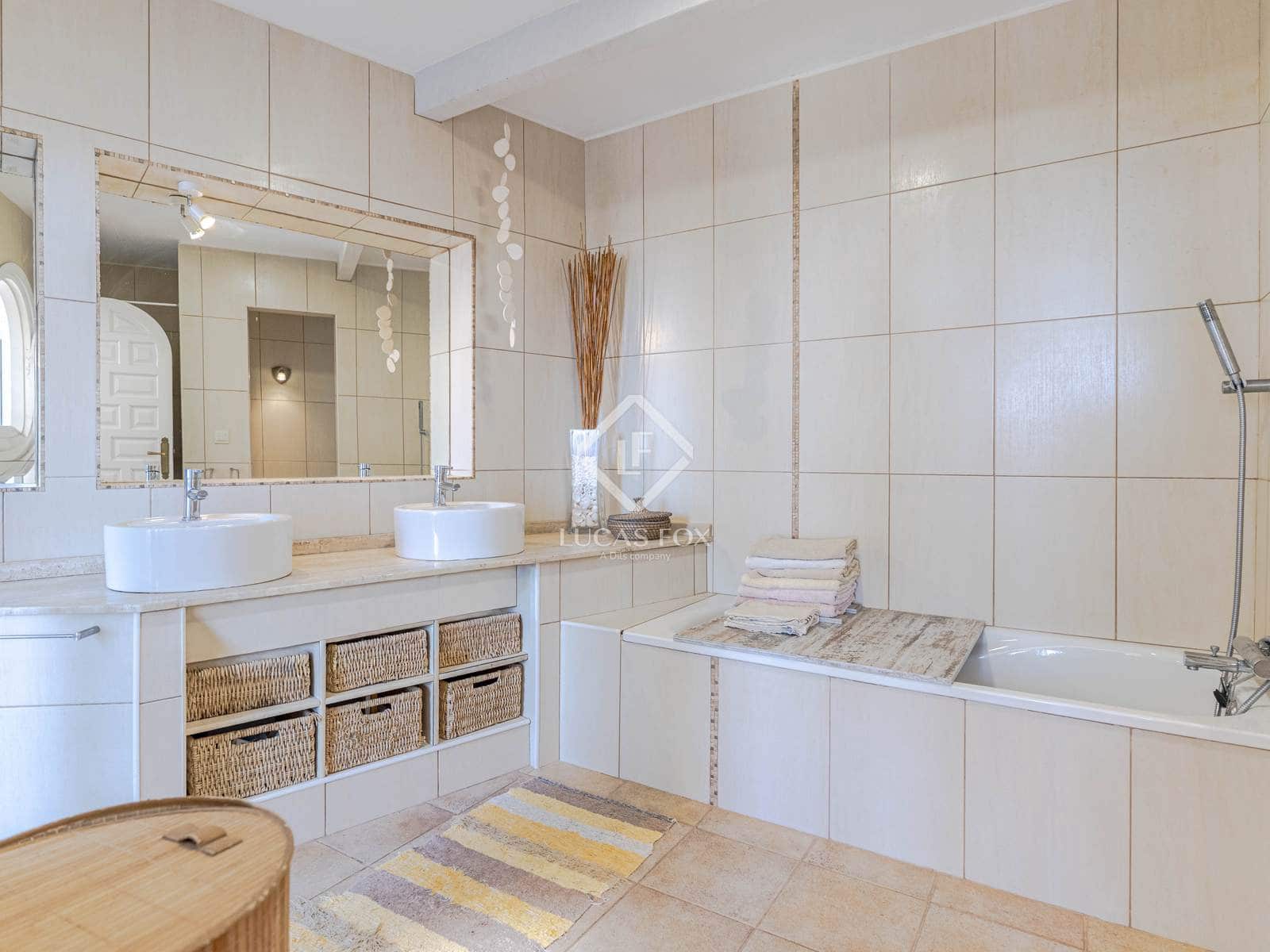 4 sypialnia Willa na sprzedaż w Salobrena z basenem garażem - 975 000 € (Ref: 9331731)