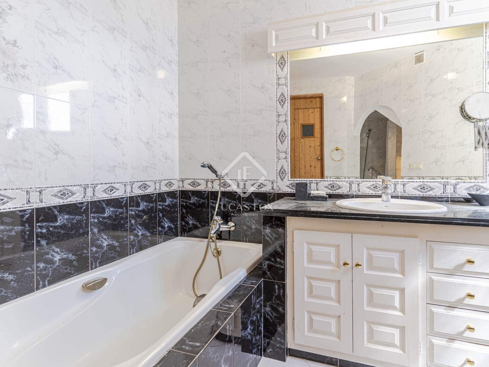 4 sypialnia Willa na sprzedaż w Salobrena z basenem garażem - 975 000 € (Ref: 9331731)