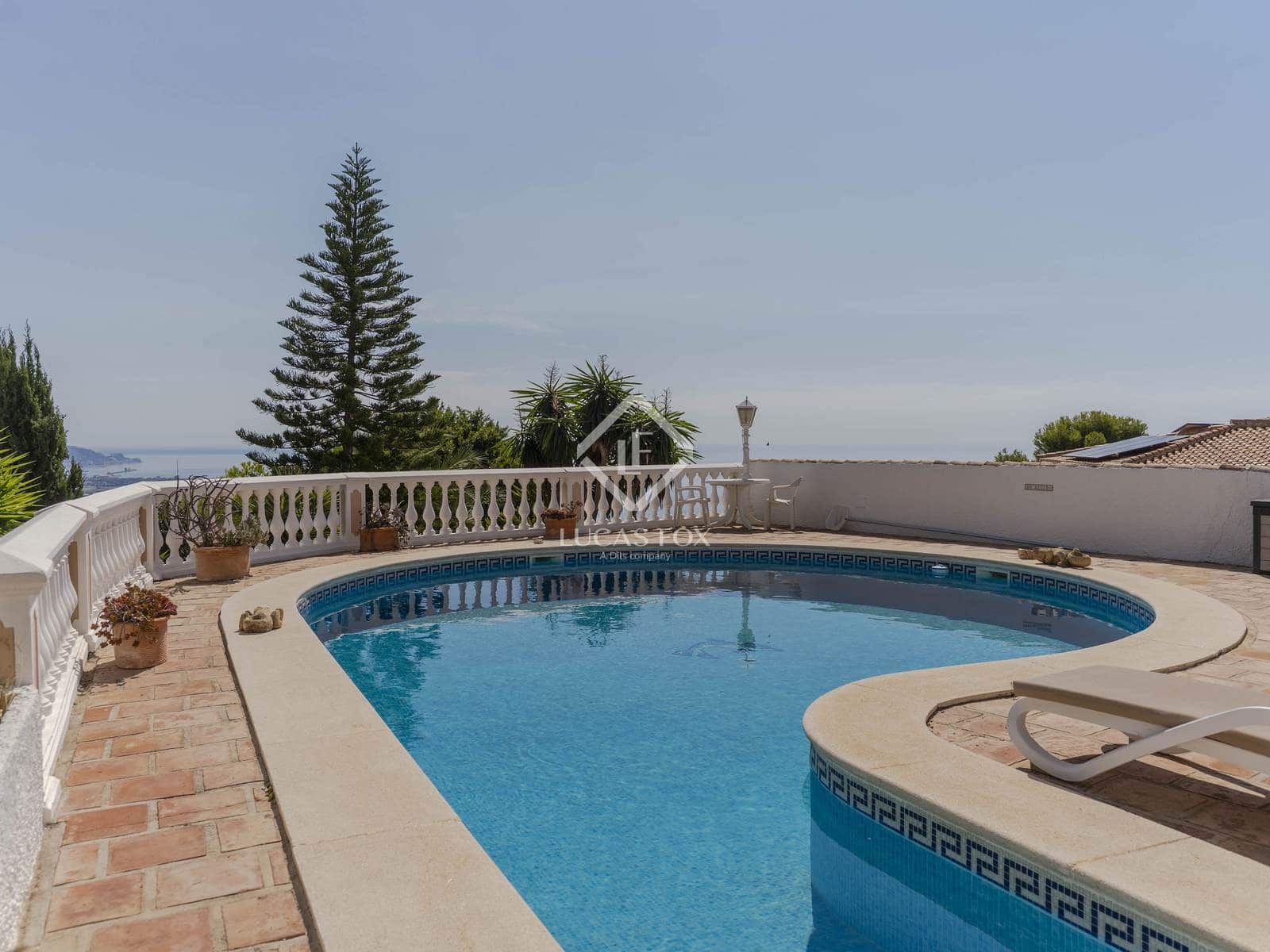 4 sypialnia Willa na sprzedaż w Salobrena z basenem garażem - 975 000 € (Ref: 9331731)