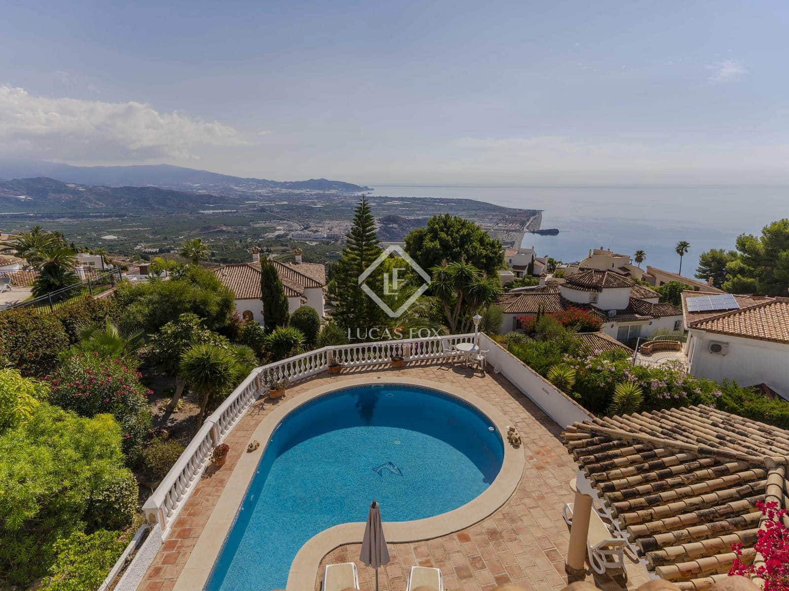 4 sypialnia Willa na sprzedaż w Salobrena z basenem garażem - 975 000 € (Ref: 9331731)