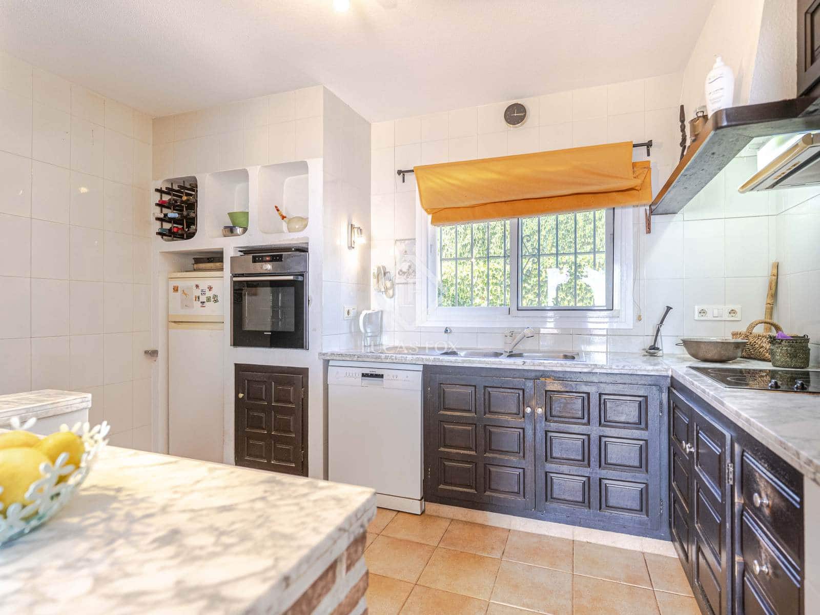 4 sypialnia Willa na sprzedaż w Salobrena z basenem garażem - 975 000 € (Ref: 9331731)