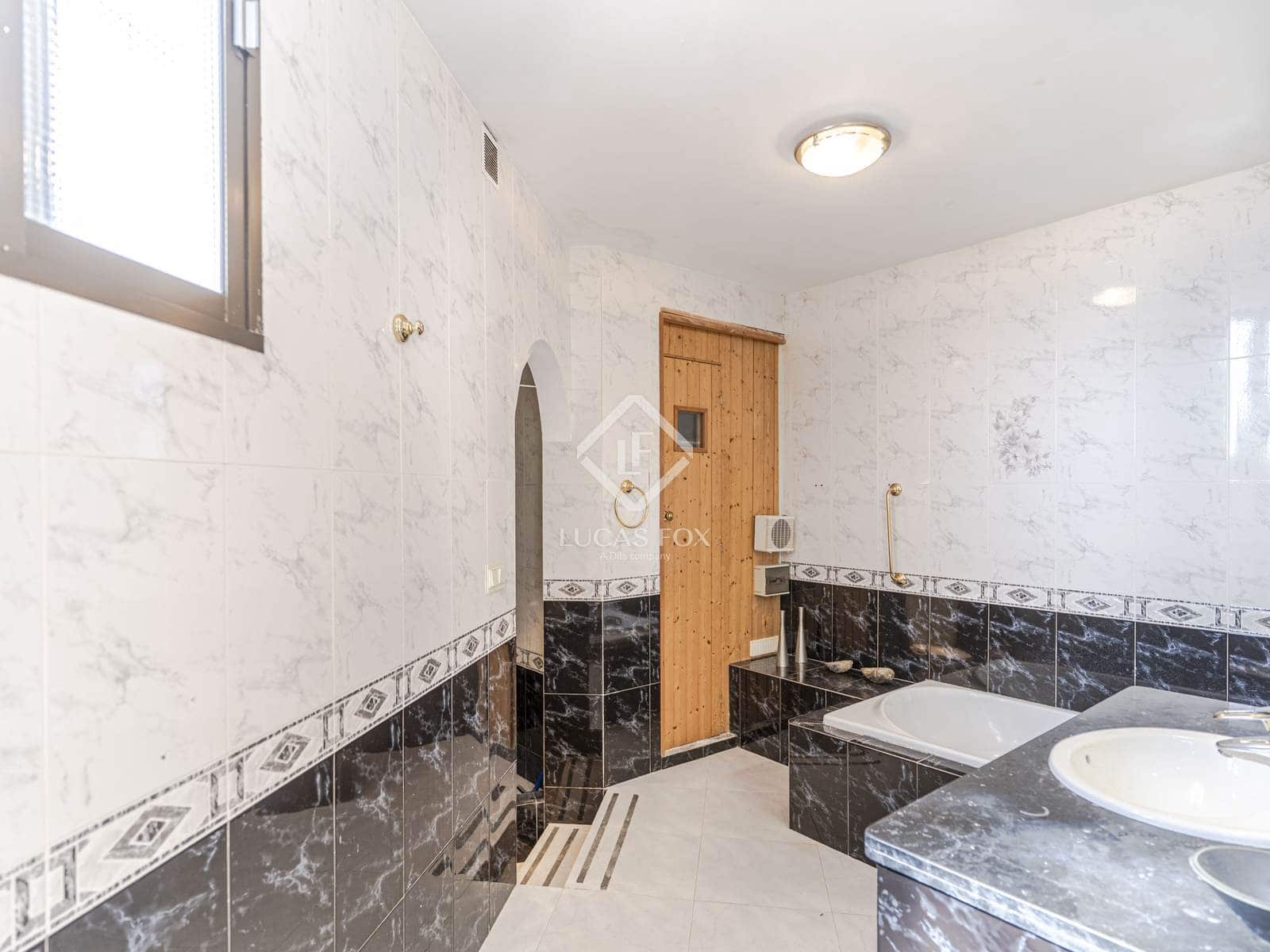 4 sypialnia Willa na sprzedaż w Salobrena z basenem garażem - 975 000 € (Ref: 9331731)