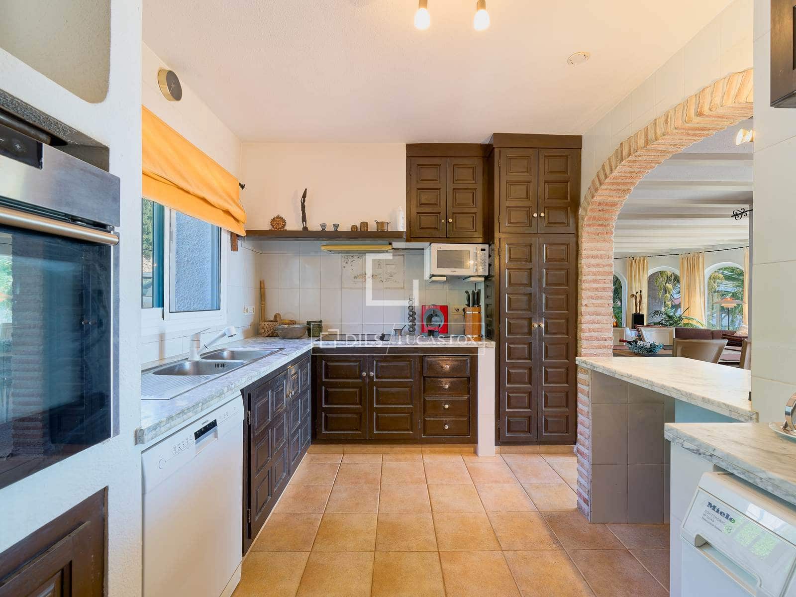 4 sypialnia Willa na sprzedaż w Salobrena z basenem garażem - 895 000 € (Ref: 9331731)