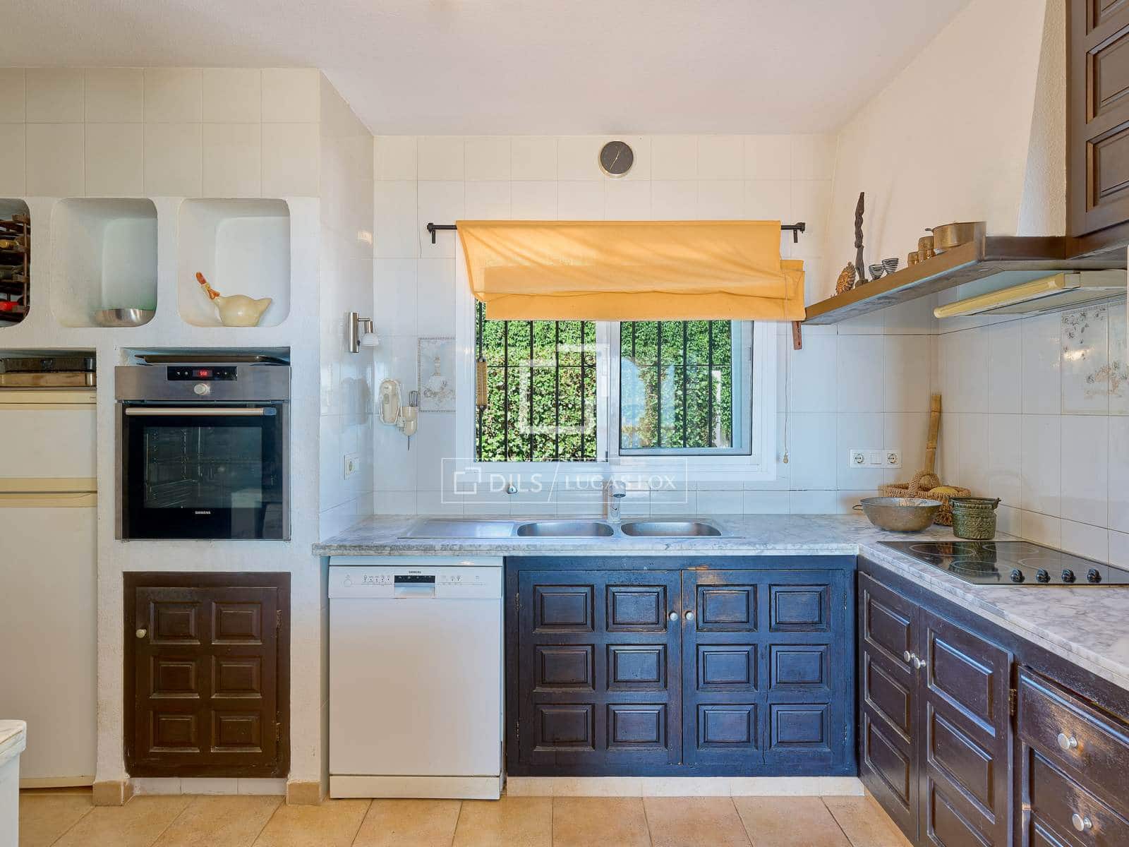 4 sypialnia Willa na sprzedaż w Salobrena z basenem garażem - 895 000 € (Ref: 9331731)