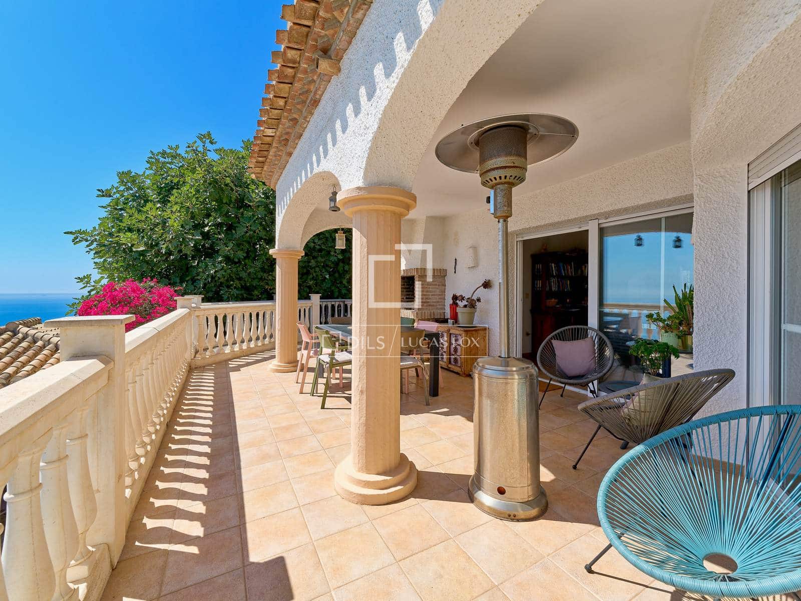 4 sypialnia Willa na sprzedaż w Salobrena z basenem garażem - 895 000 € (Ref: 9331731)