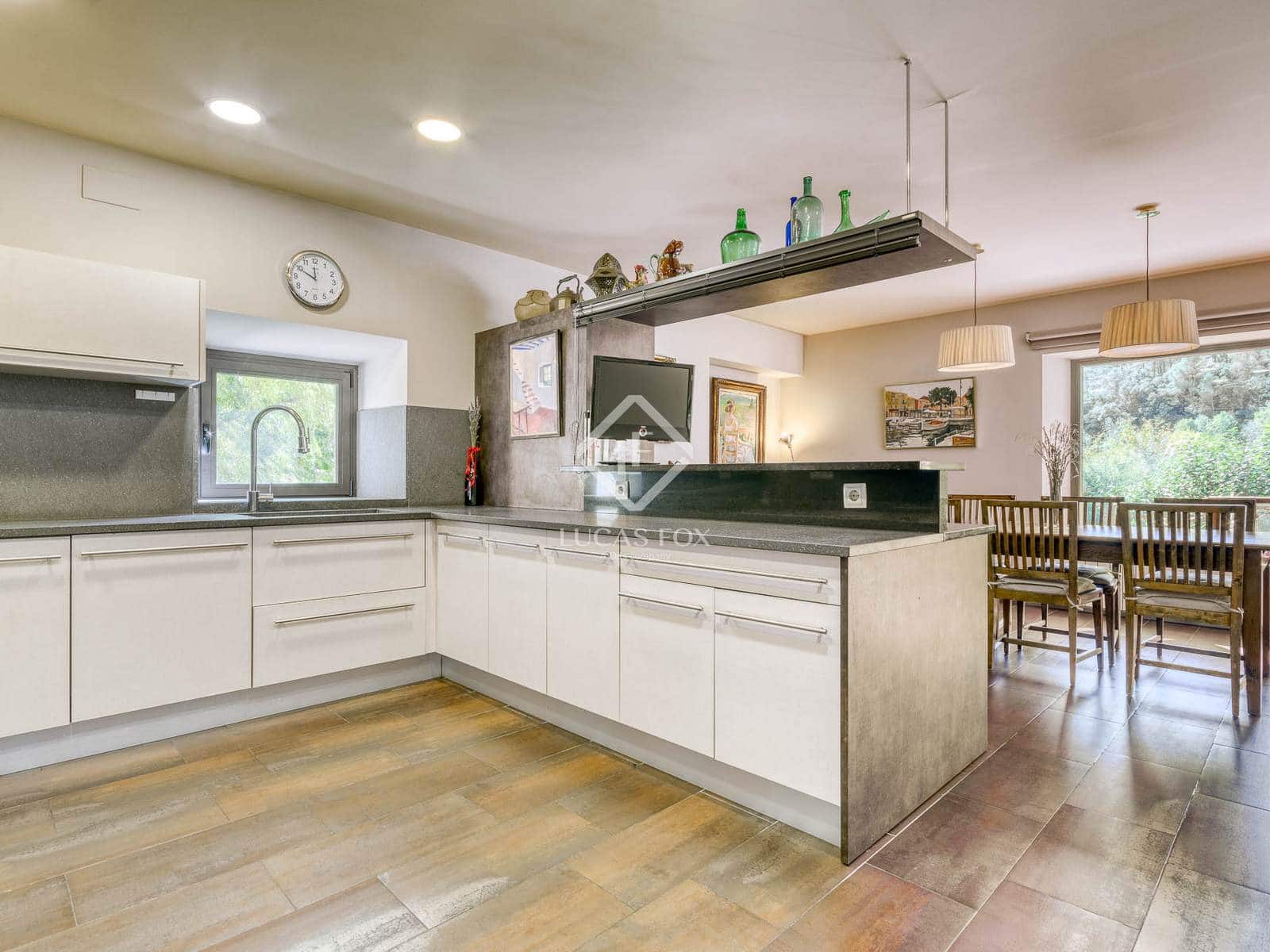 6 makuuhuone Maalaistalo myytävänä paikassa Boadella i les Escaules mukana uima-altaan 
autotalli - 1 800 000 € (Ref: 9331844)