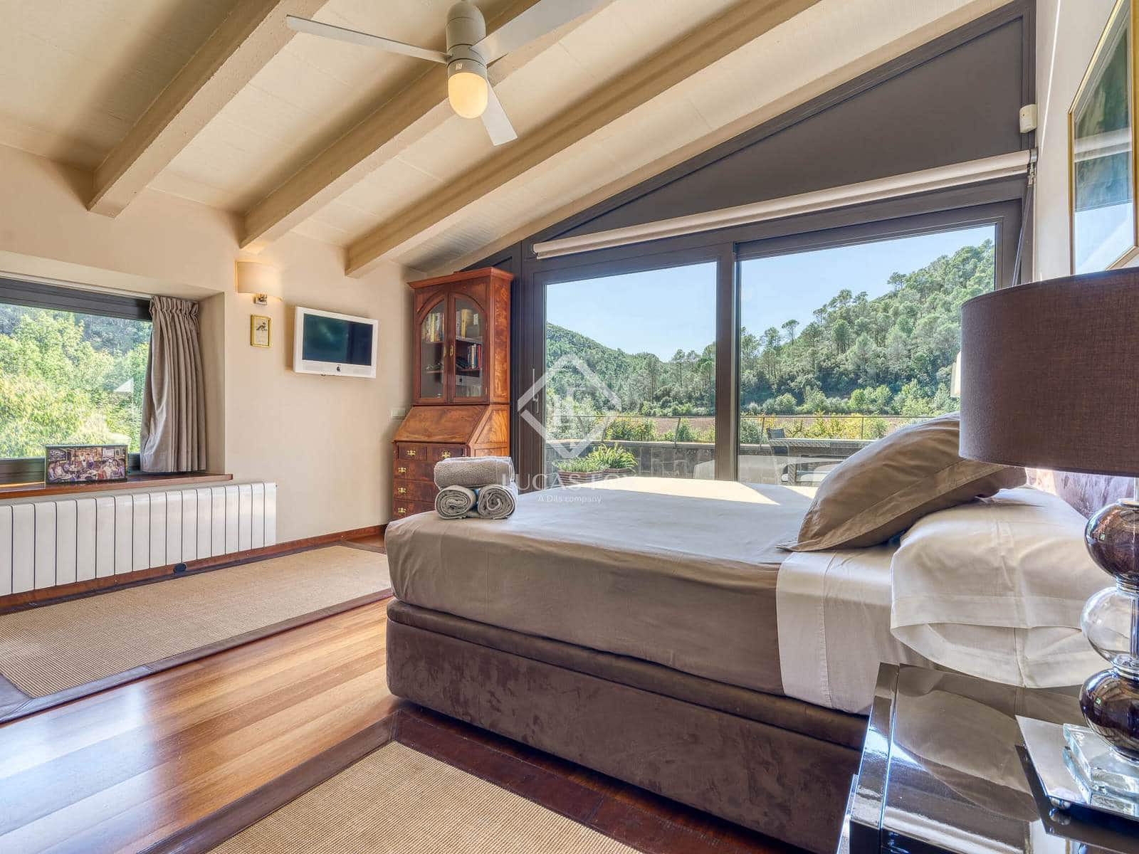 6 makuuhuone Maalaistalo myytävänä paikassa Boadella i les Escaules mukana uima-altaan 
autotalli - 1 800 000 € (Ref: 9331844)