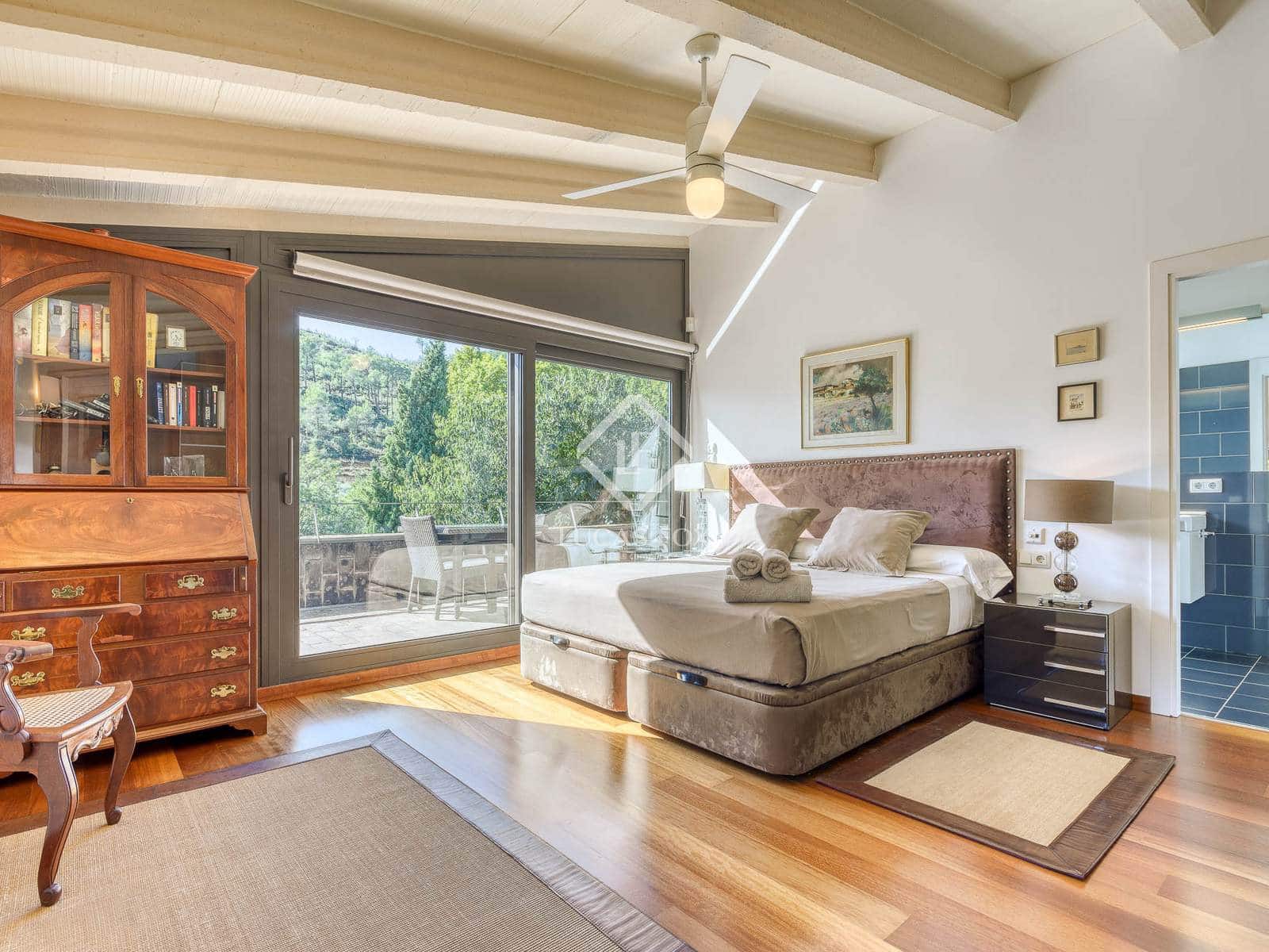 6 makuuhuone Maalaistalo myytävänä paikassa Boadella i les Escaules mukana uima-altaan 
autotalli - 1 800 000 € (Ref: 9331844)