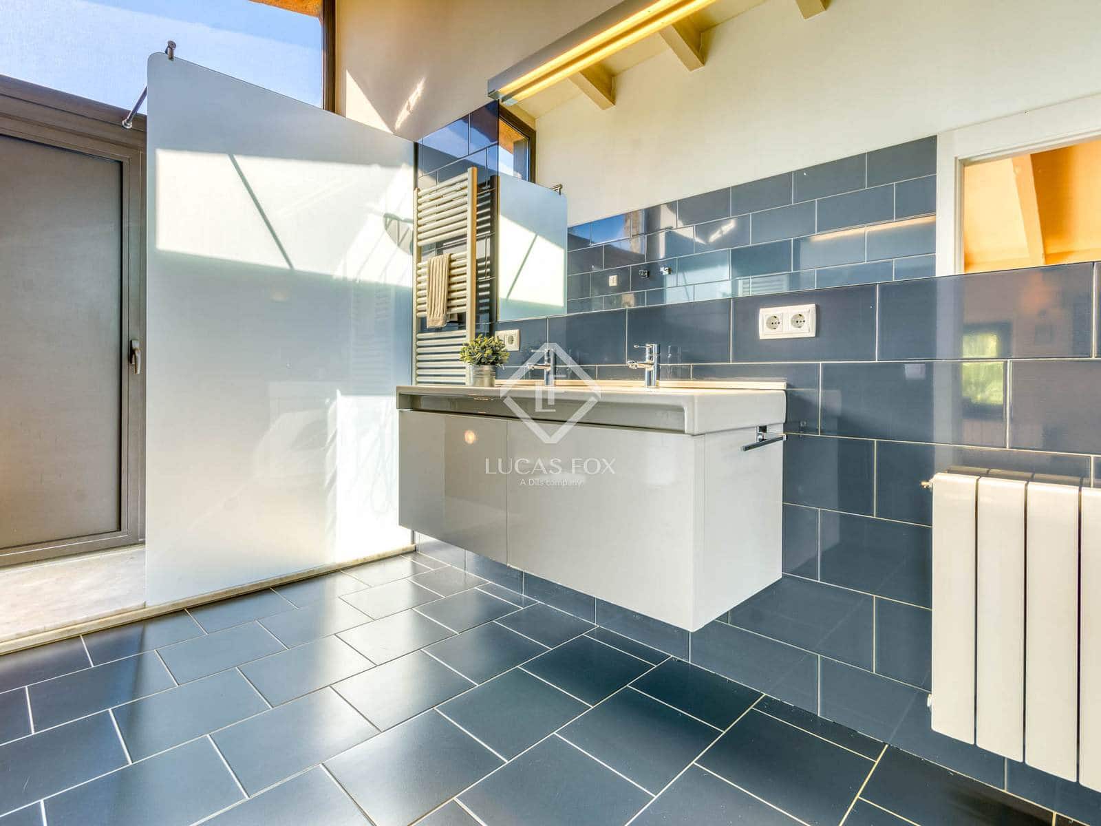 6 makuuhuone Maalaistalo myytävänä paikassa Boadella i les Escaules mukana uima-altaan 
autotalli - 1 800 000 € (Ref: 9331844)