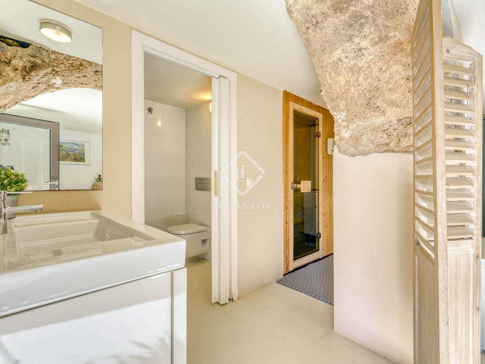 6 makuuhuone Maalaistalo myytävänä paikassa Boadella i les Escaules mukana uima-altaan 
autotalli - 1 800 000 € (Ref: 9331844)