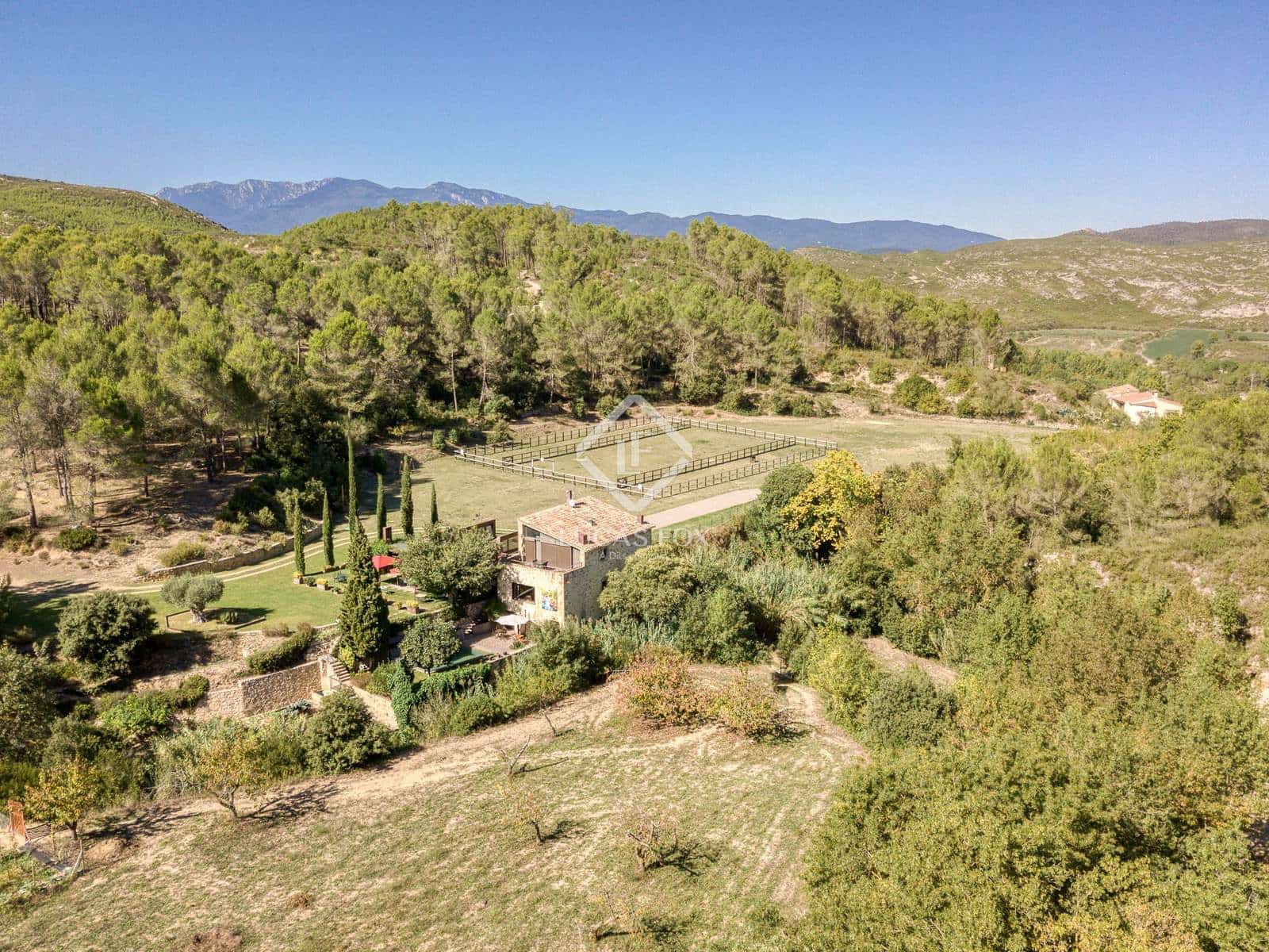 6 makuuhuone Maalaistalo myytävänä paikassa Boadella i les Escaules mukana uima-altaan 
autotalli - 1 800 000 € (Ref: 9331844)