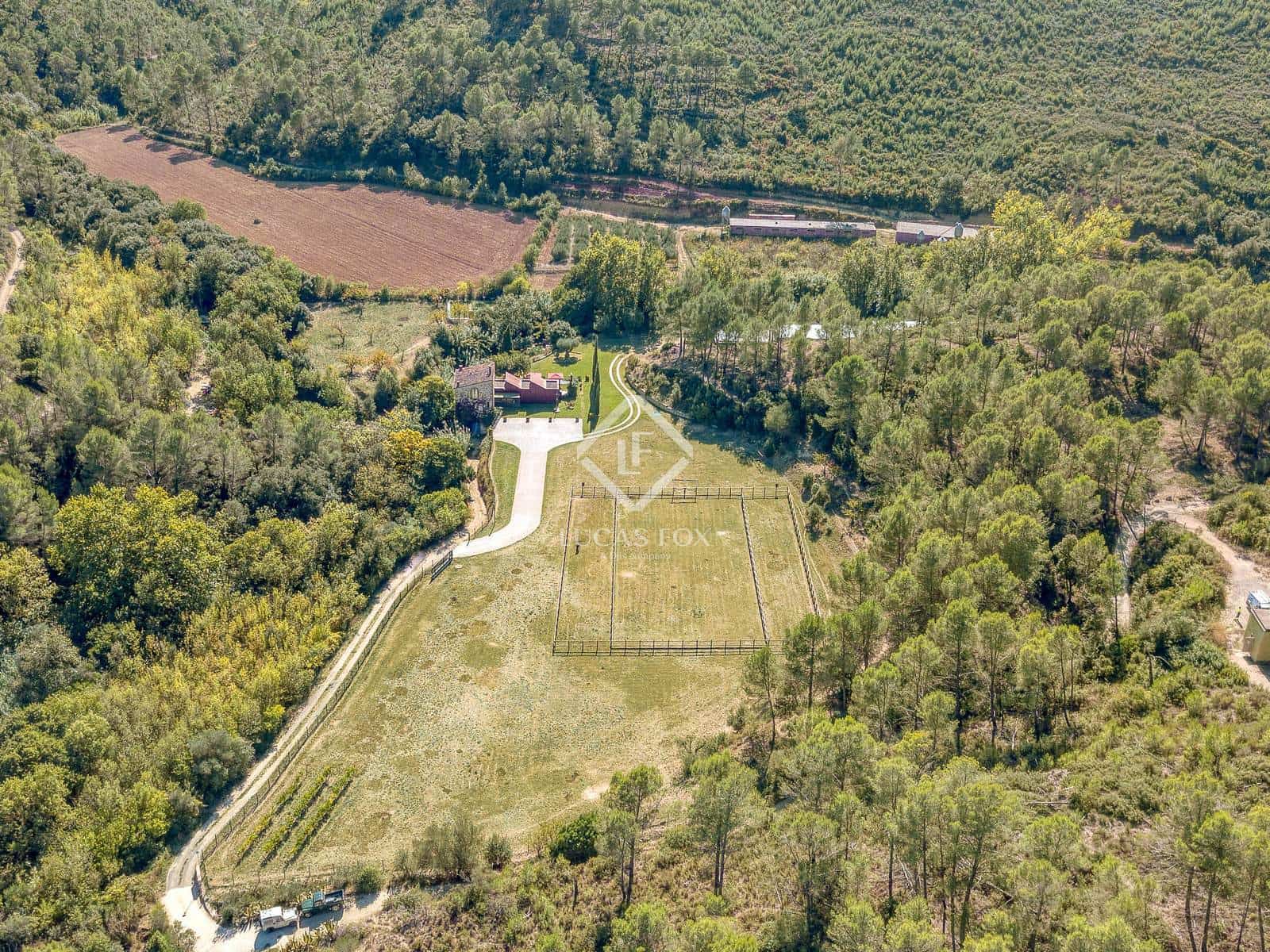 6 makuuhuone Maalaistalo myytävänä paikassa Boadella i les Escaules mukana uima-altaan 
autotalli - 1 800 000 € (Ref: 9331844)