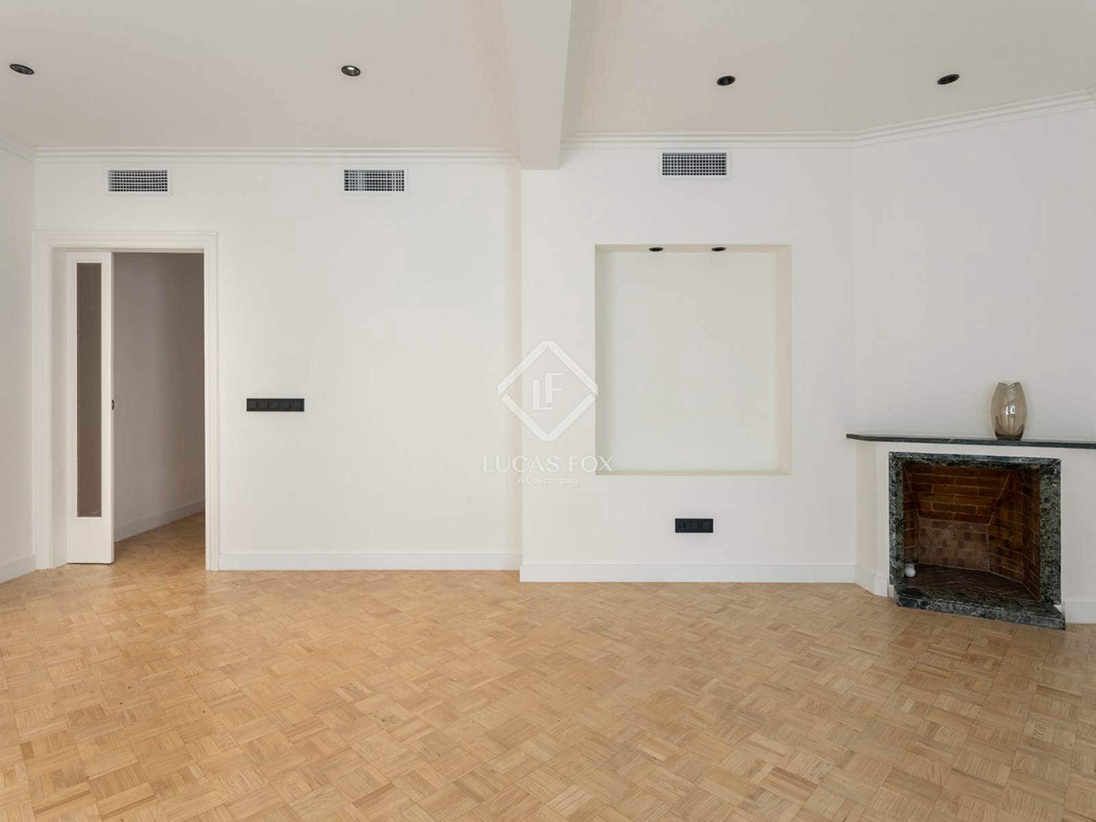 3 bedroom Apartment for sale in Barcelona city - € 1,420,000 (Ref: 9331845)