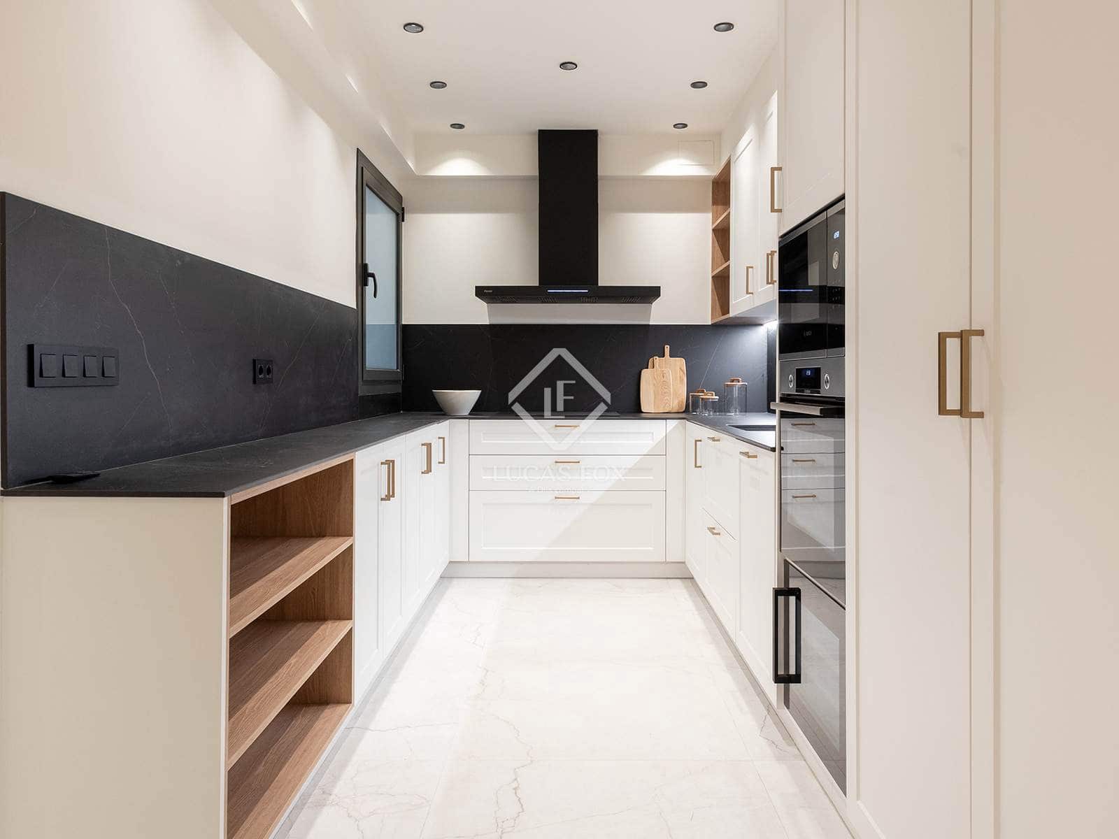 3 bedroom Apartment for sale in Barcelona city - € 1,420,000 (Ref: 9331845)