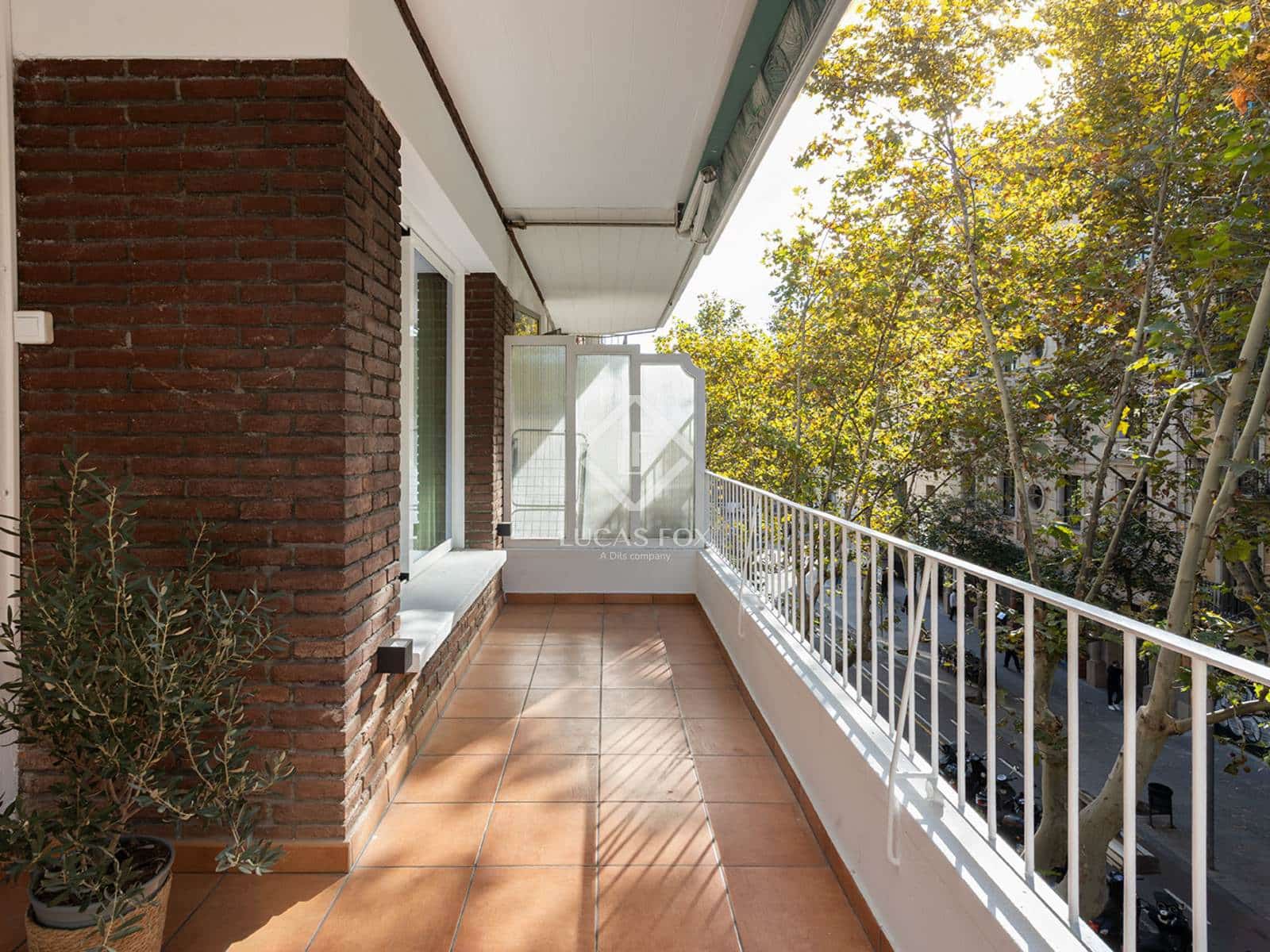 3 bedroom Apartment for sale in Barcelona city - € 1,420,000 (Ref: 9331845)