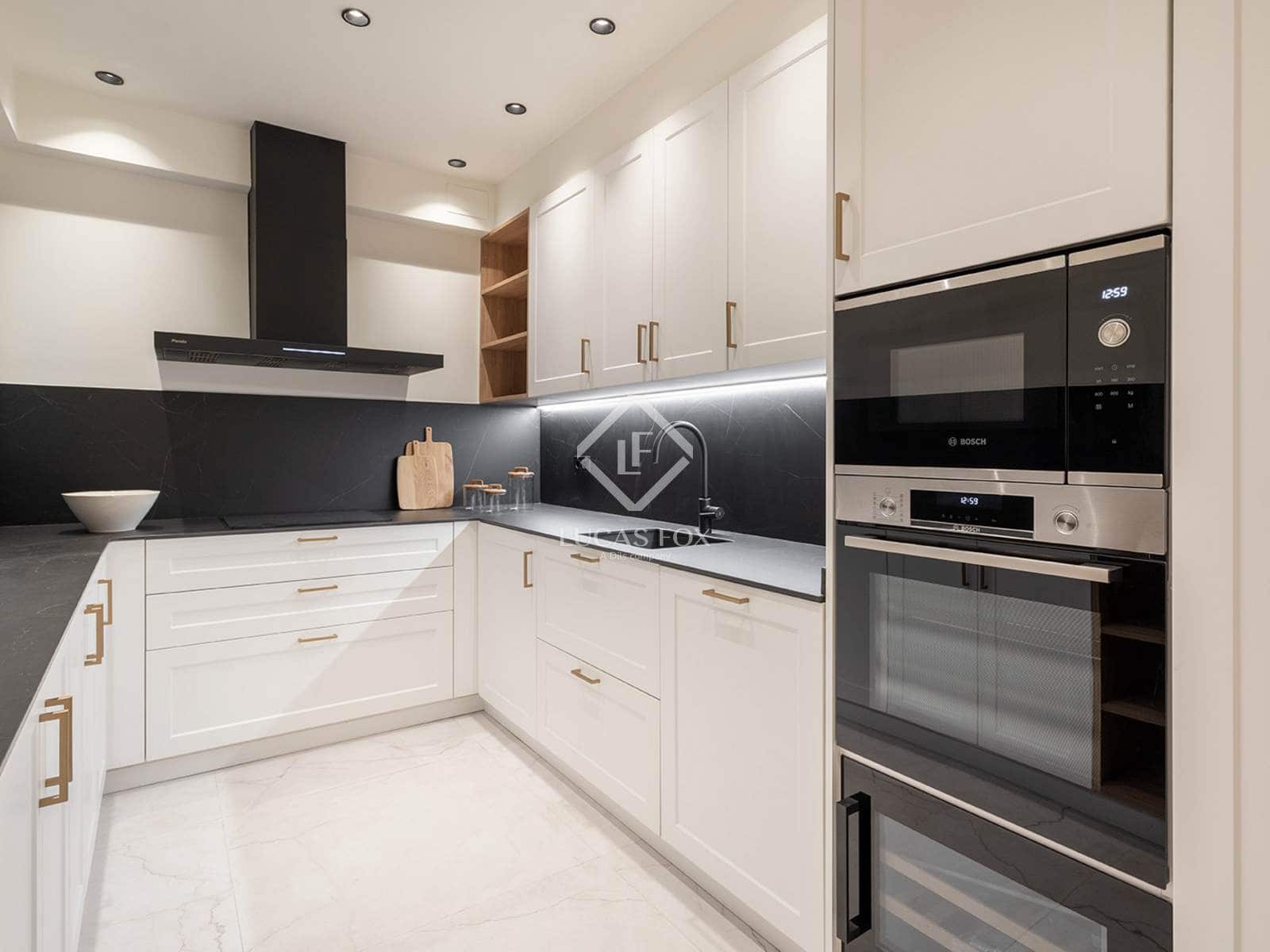 3 bedroom Apartment for sale in Barcelona city - € 1,420,000 (Ref: 9331845)