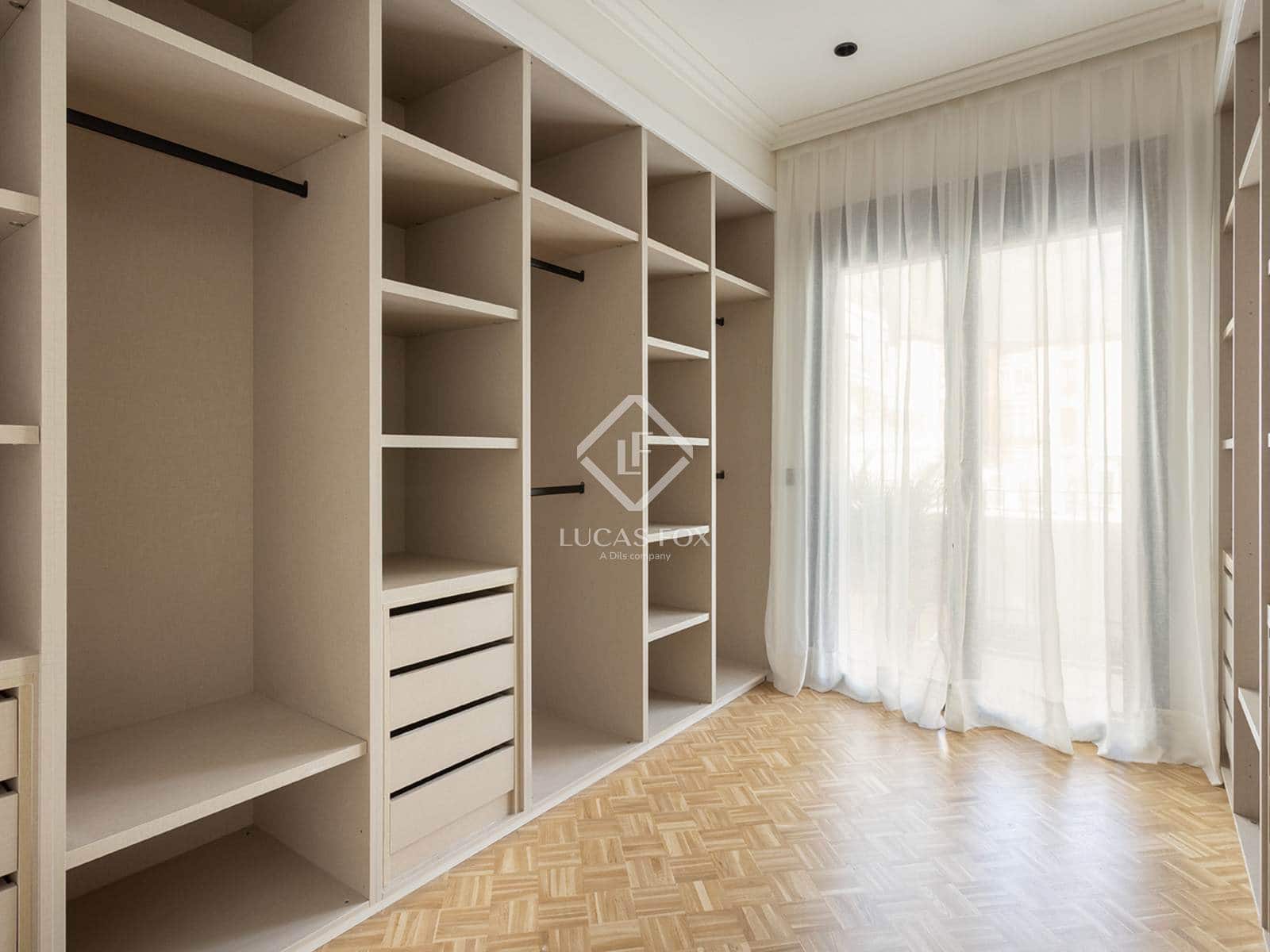 3 bedroom Apartment for sale in Barcelona city - € 1,420,000 (Ref: 9331845)