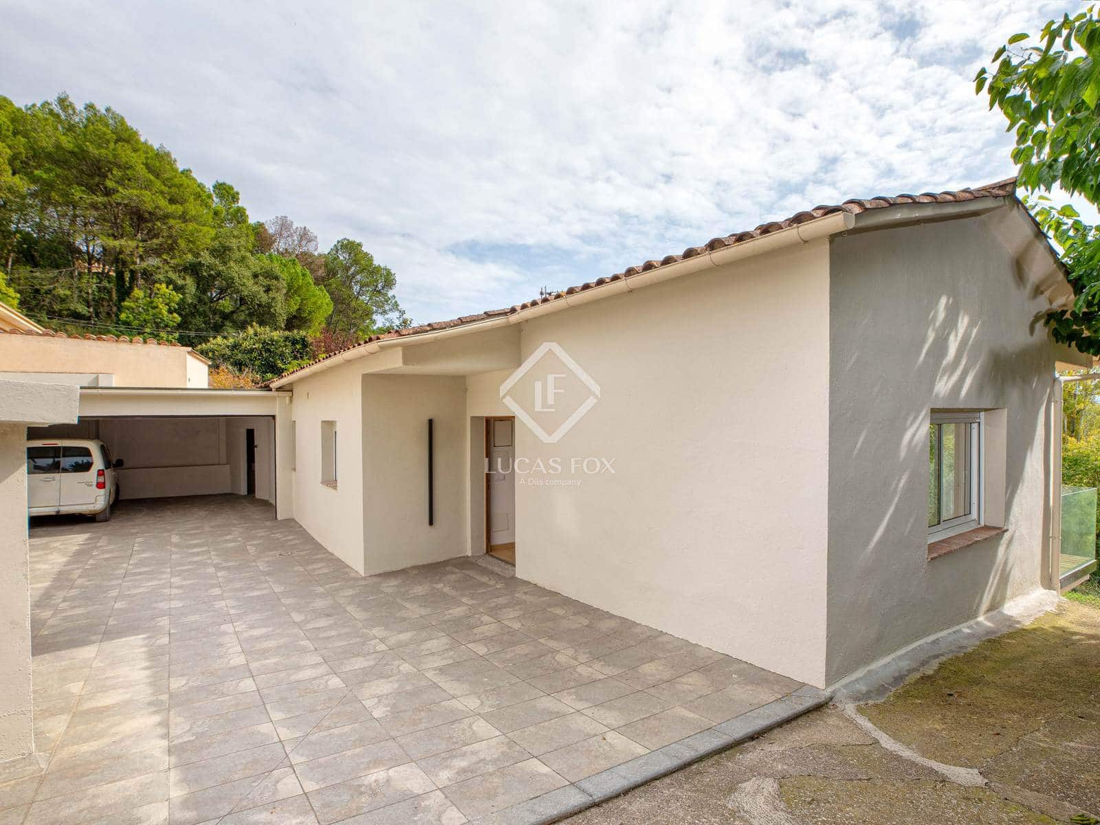 3 bedroom Villa for sale in Banyoles with pool garage - € 715,000 (Ref: 9332735)