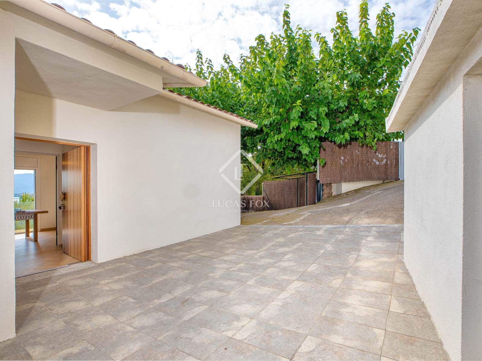 3 bedroom Villa for sale in Banyoles with pool garage - € 715,000 (Ref: 9332735)