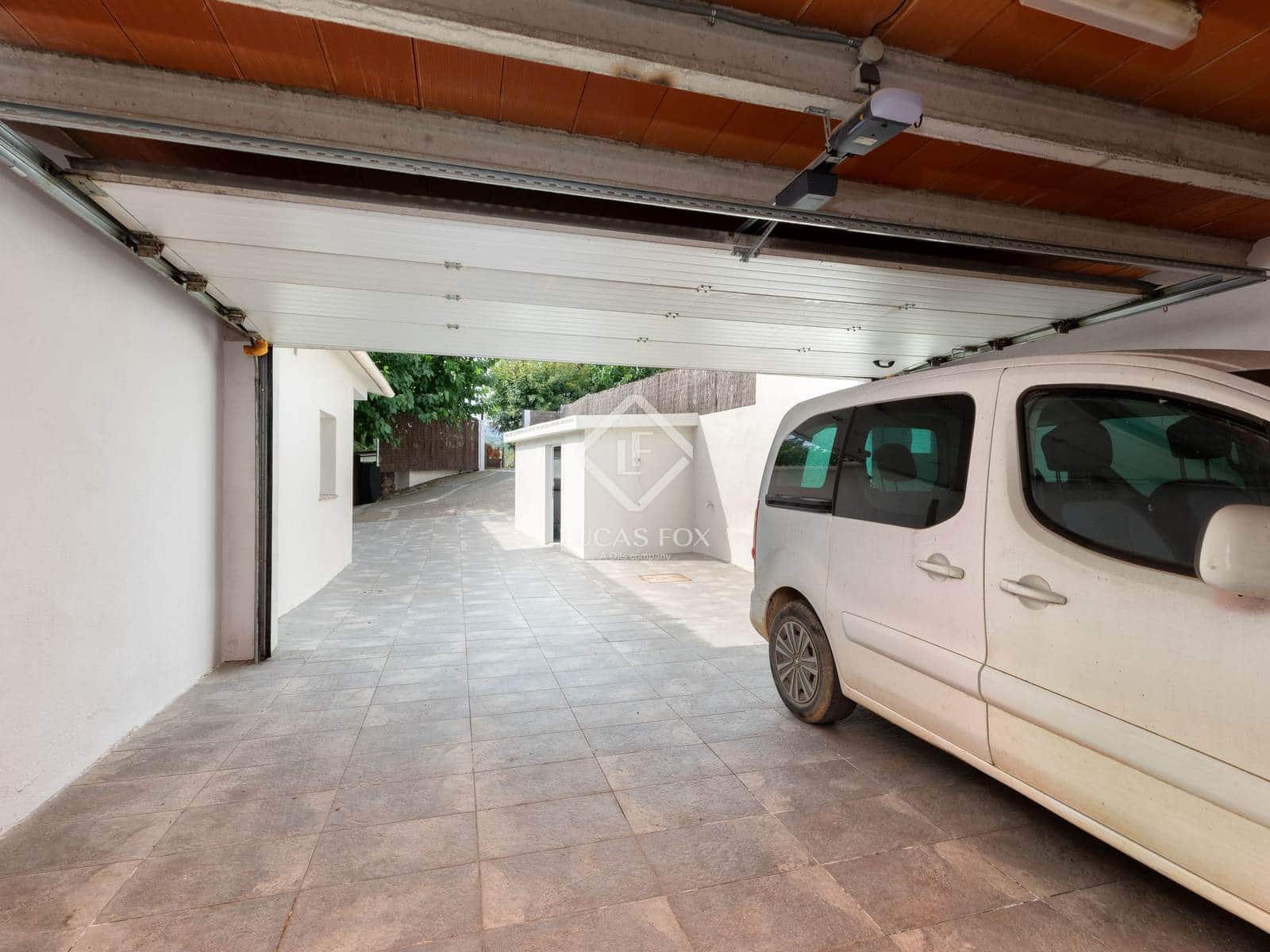 3 bedroom Villa for sale in Banyoles with pool garage - € 715,000 (Ref: 9332735)