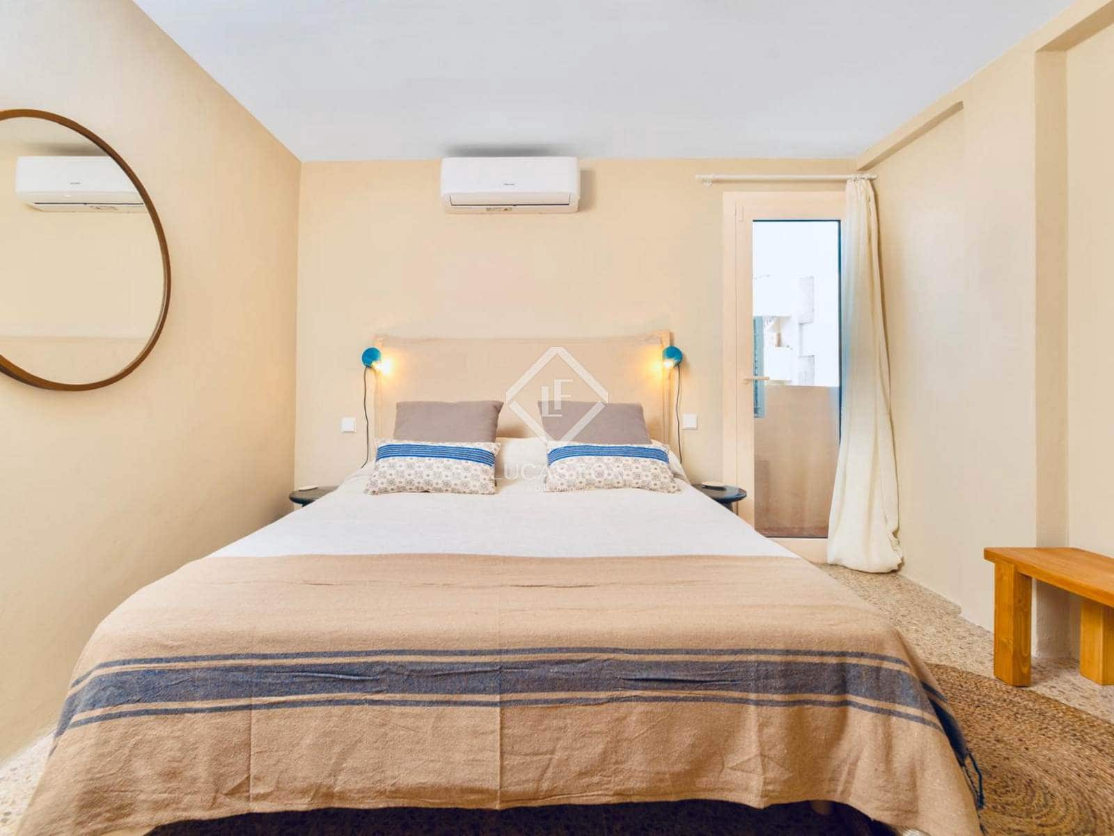 2 bedroom Apartment for sale in Sant Antoni de Portmany with pool - € 590,000 (Ref: 9334259)