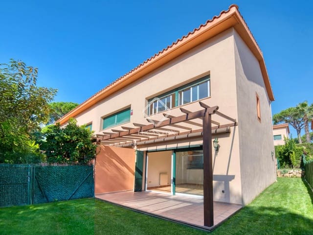 4 slaapkamer Villa te koop in Sant Feliu de Guíxols met zwembad garage - € 485.000 (Ref: 9335578)