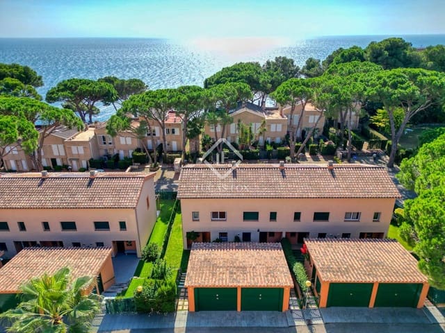 4 slaapkamer Villa te koop in Sant Feliu de Guíxols met zwembad garage - € 485.000 (Ref: 9335578)