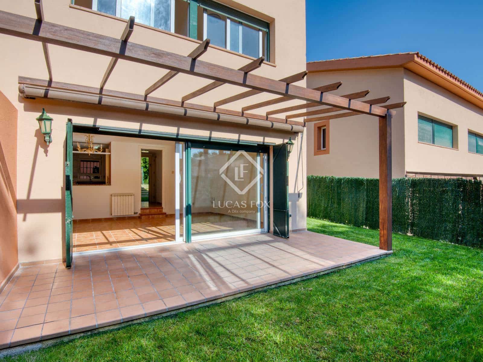 4 slaapkamer Villa te koop in Sant Feliu de Guixols met zwembad garage - € 485.000 (Ref: 9335578)