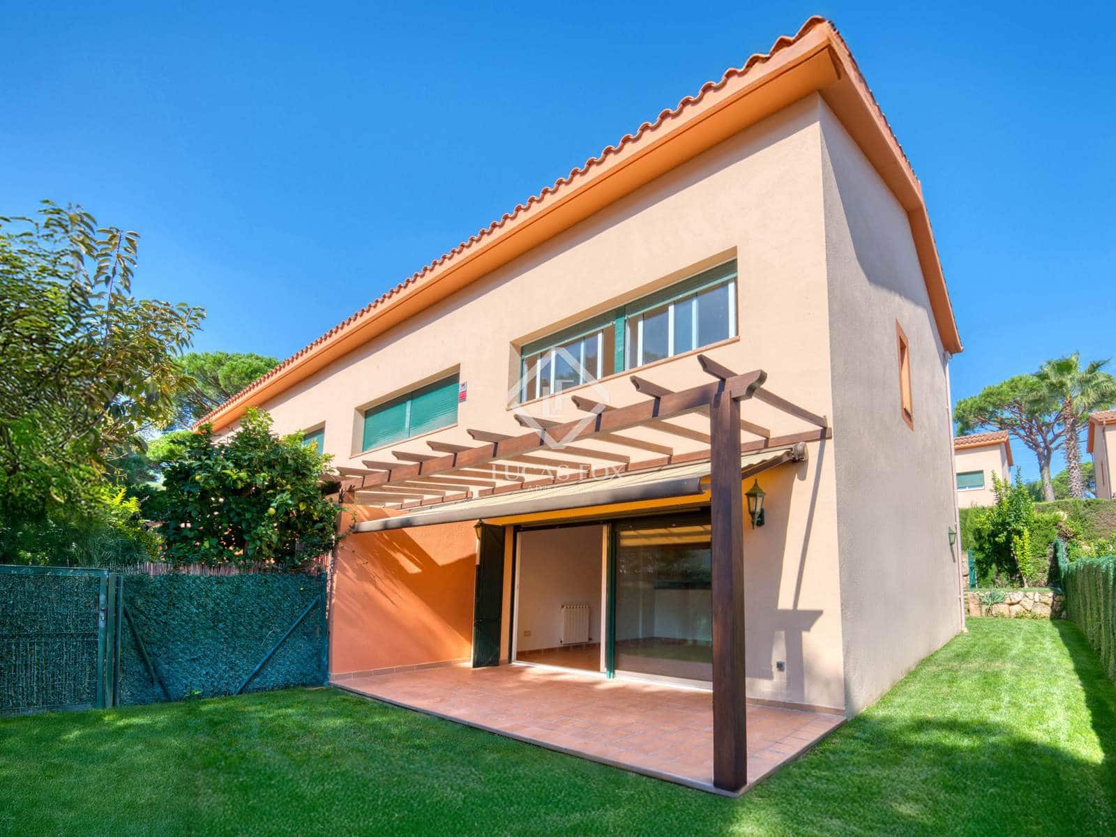4 slaapkamer Villa te koop in Sant Feliu de Guixols met zwembad garage - € 485.000 (Ref: 9335578)