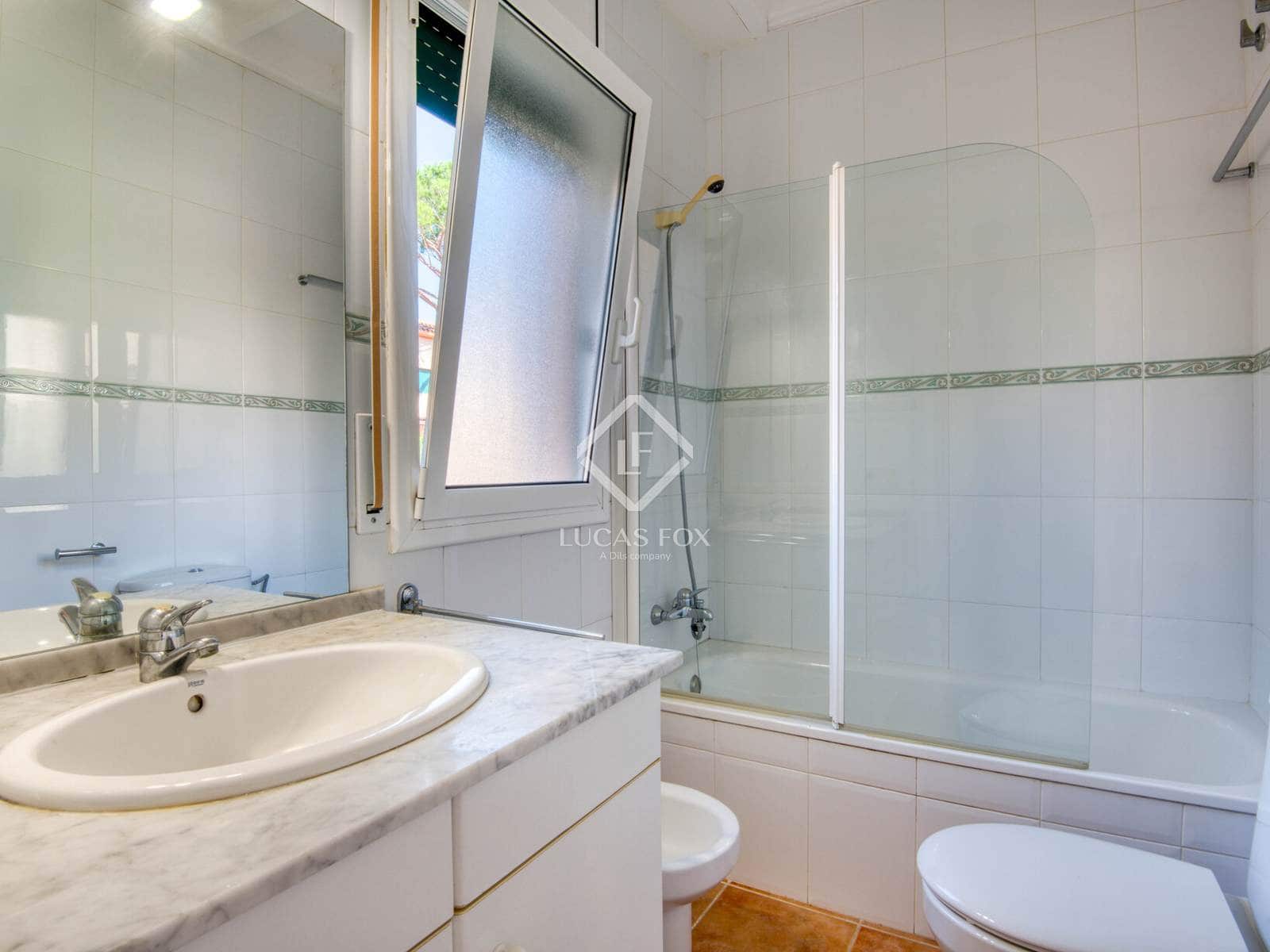 4 slaapkamer Villa te koop in Sant Feliu de Guixols met zwembad garage - € 485.000 (Ref: 9335578)