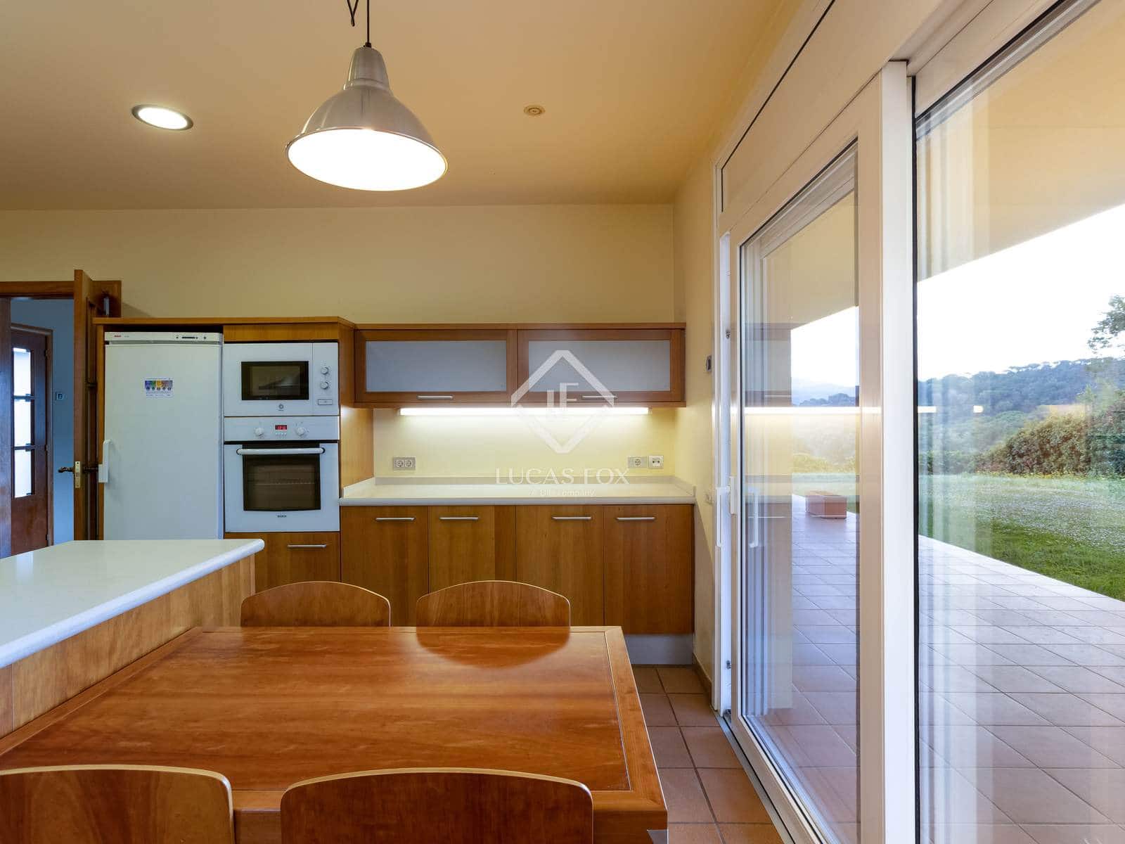 4 soverom Villa til salgs i Vallromanes med garasje - € 875 000 (Ref: 9337158)