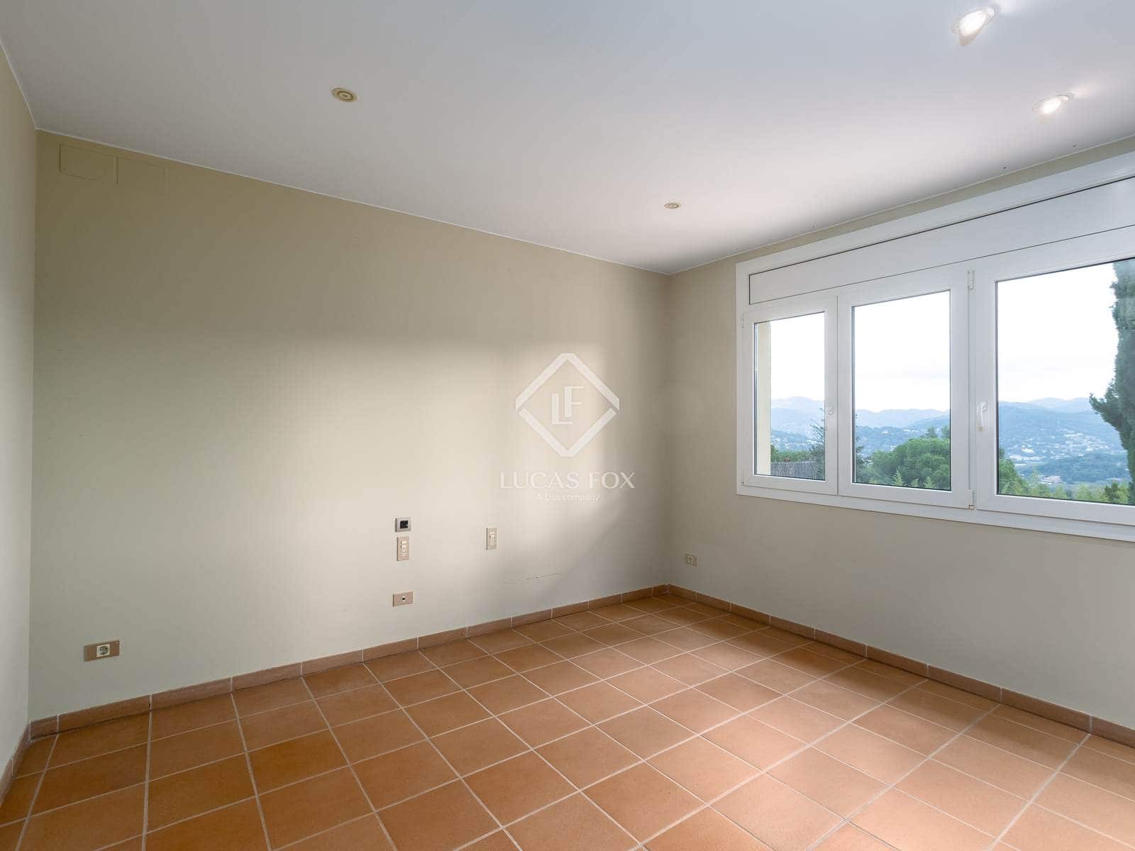 4 soverom Villa til salgs i Vallromanes med garasje - € 875 000 (Ref: 9337158)