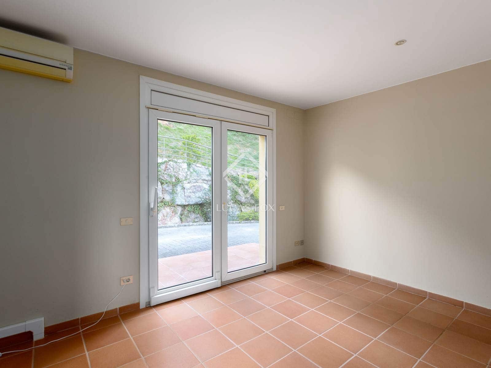 4 soverom Villa til salgs i Vallromanes med garasje - € 875 000 (Ref: 9337158)