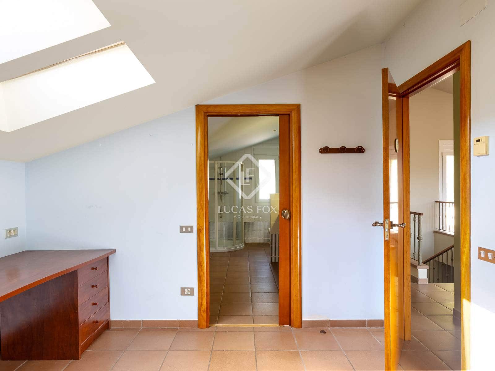 4 soverom Villa til salgs i Vallromanes med garasje - € 875 000 (Ref: 9337158)