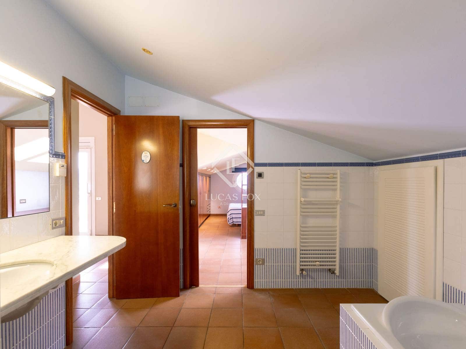 4 soverom Villa til salgs i Vallromanes med garasje - € 875 000 (Ref: 9337158)