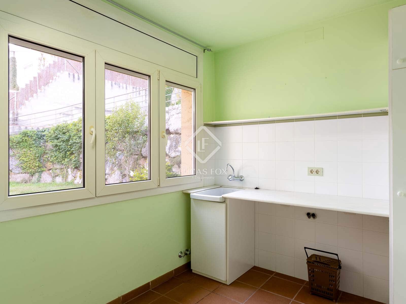 4 soverom Villa til salgs i Vallromanes med garasje - € 875 000 (Ref: 9337158)