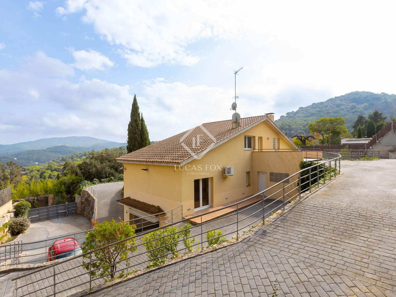 4 soverom Villa til salgs i Vallromanes med garasje - € 875 000 (Ref: 9337158)