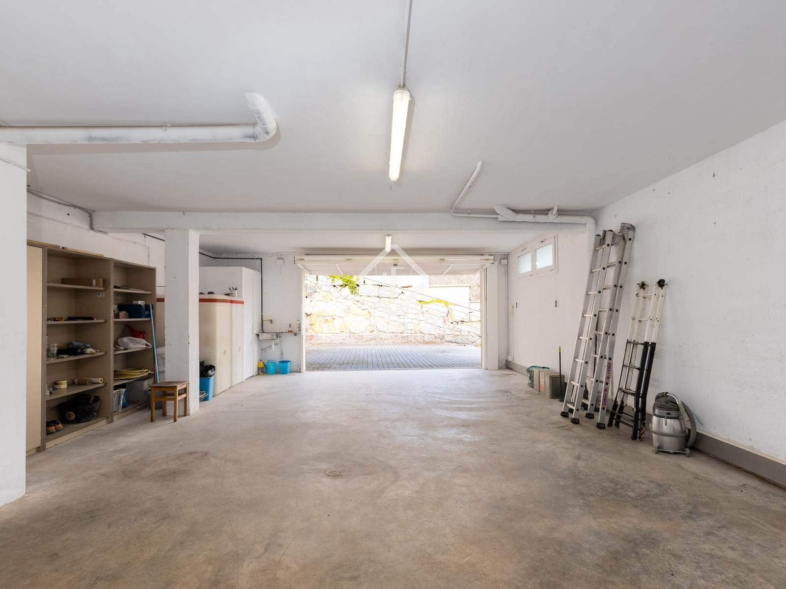 4 soverom Villa til salgs i Vallromanes med garasje - € 875 000 (Ref: 9337158)