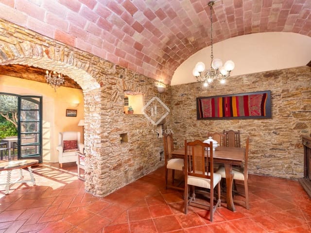 4 bedroom Villa for sale in Begur - € 985,000 (Ref: 9339145)