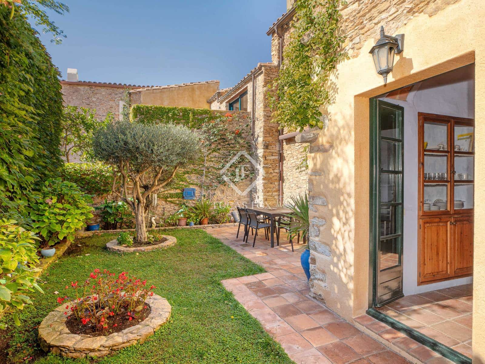 4 bedroom Villa for sale in Begur - € 985,000 (Ref: 9339145)