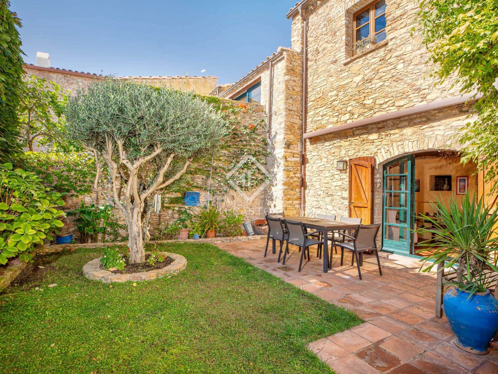 4 bedroom Villa for sale in Begur - € 985,000 (Ref: 9339145)