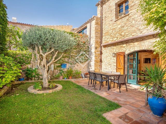 4 bedroom Villa for sale in Begur - € 985,000 (Ref: 9339145)